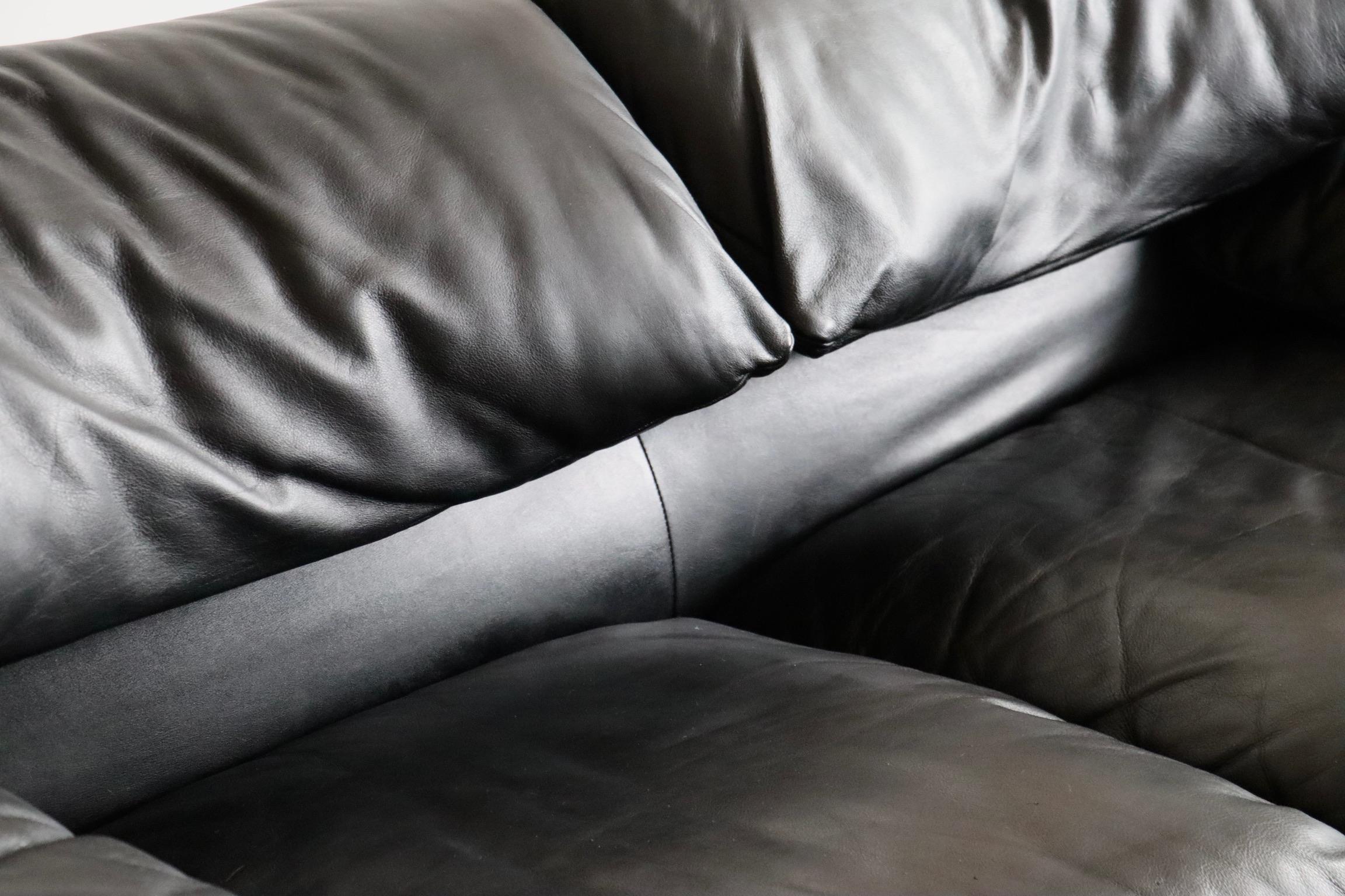 Cassina Maralunga Canapé deux places en cuir noir Vico Magistretti, années 1970 en vente 4