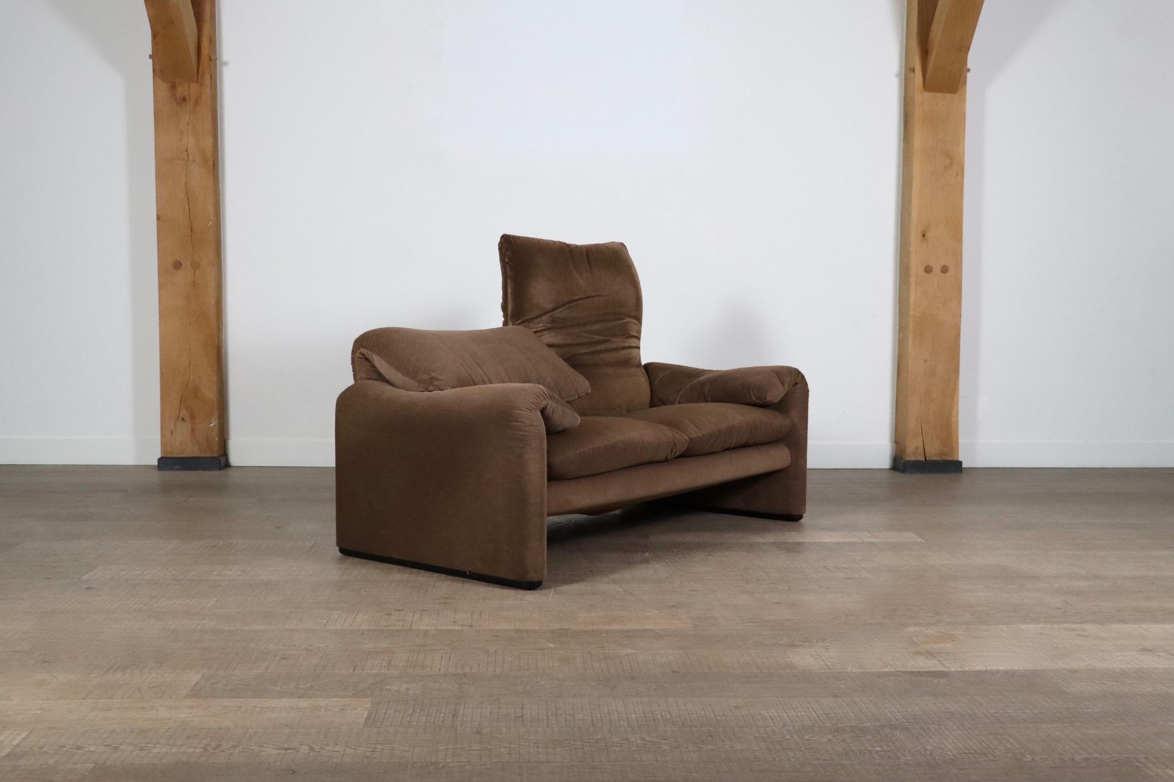 Cassina Maralunga Two Seater Sofa In Brown Velvet By Vico Magistretti, 1970s 5