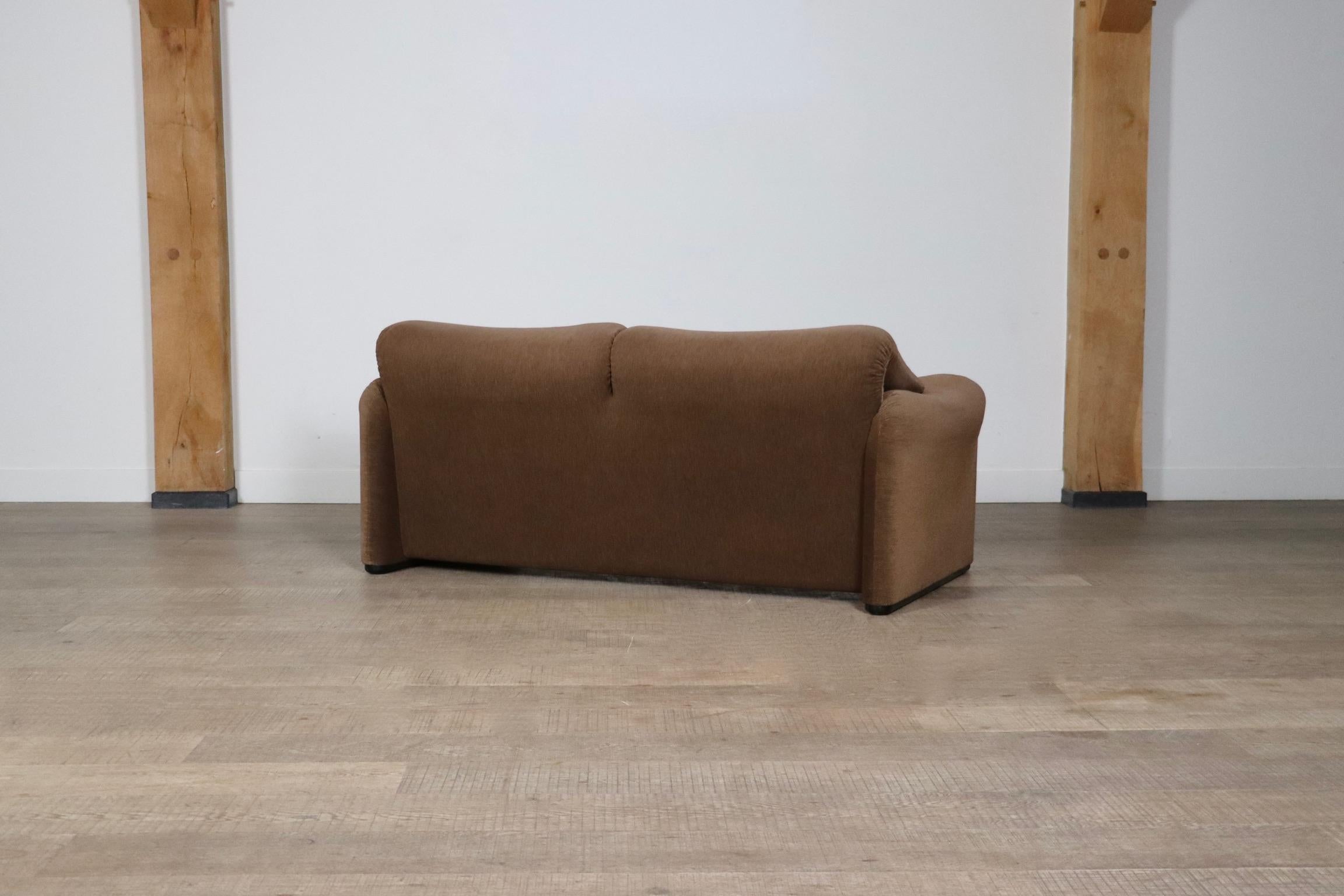 Cassina Maralunga Two Seater Sofa In Brown Velvet By Vico Magistretti, 1970s 6