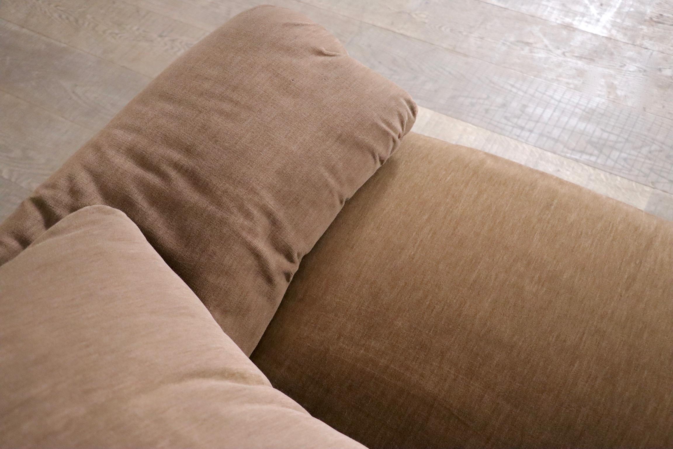 Cassina Maralunga Two Seater Sofa In Brown Velvet By Vico Magistretti, 1970s 1