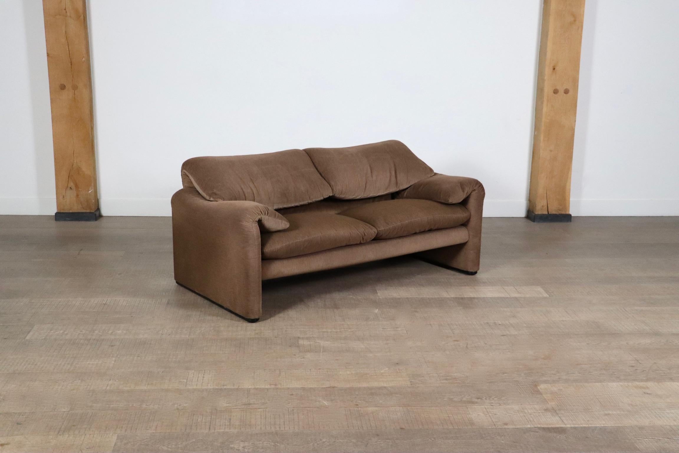 Cassina Maralunga Two Seater Sofa In Brown Velvet By Vico Magistretti, 1970s 2