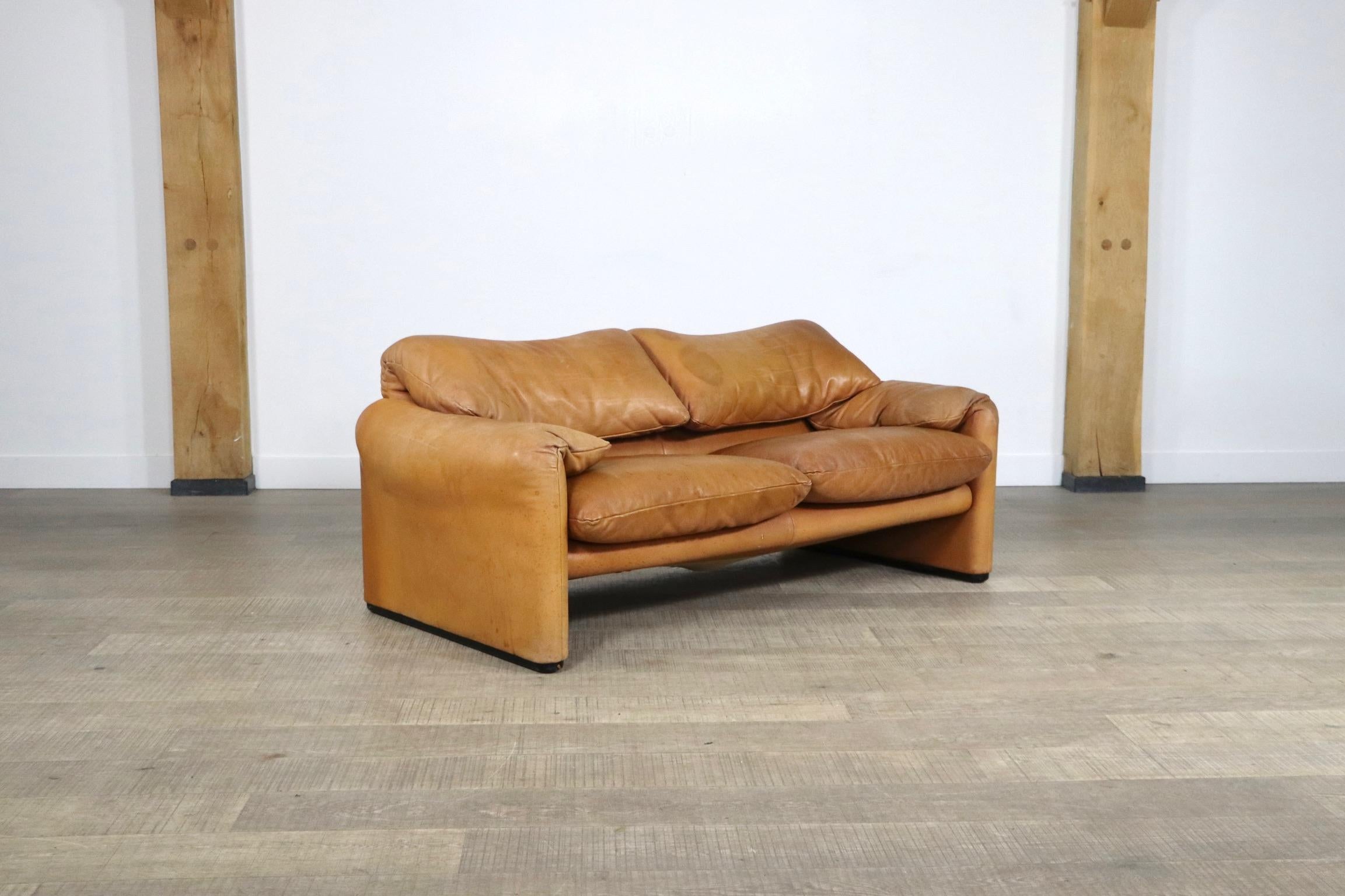 Cassina Maralunga Two Seater Sofa in Cognac Leather by Vico Magistretti, 1970s In Good Condition In ABCOUDE, UT