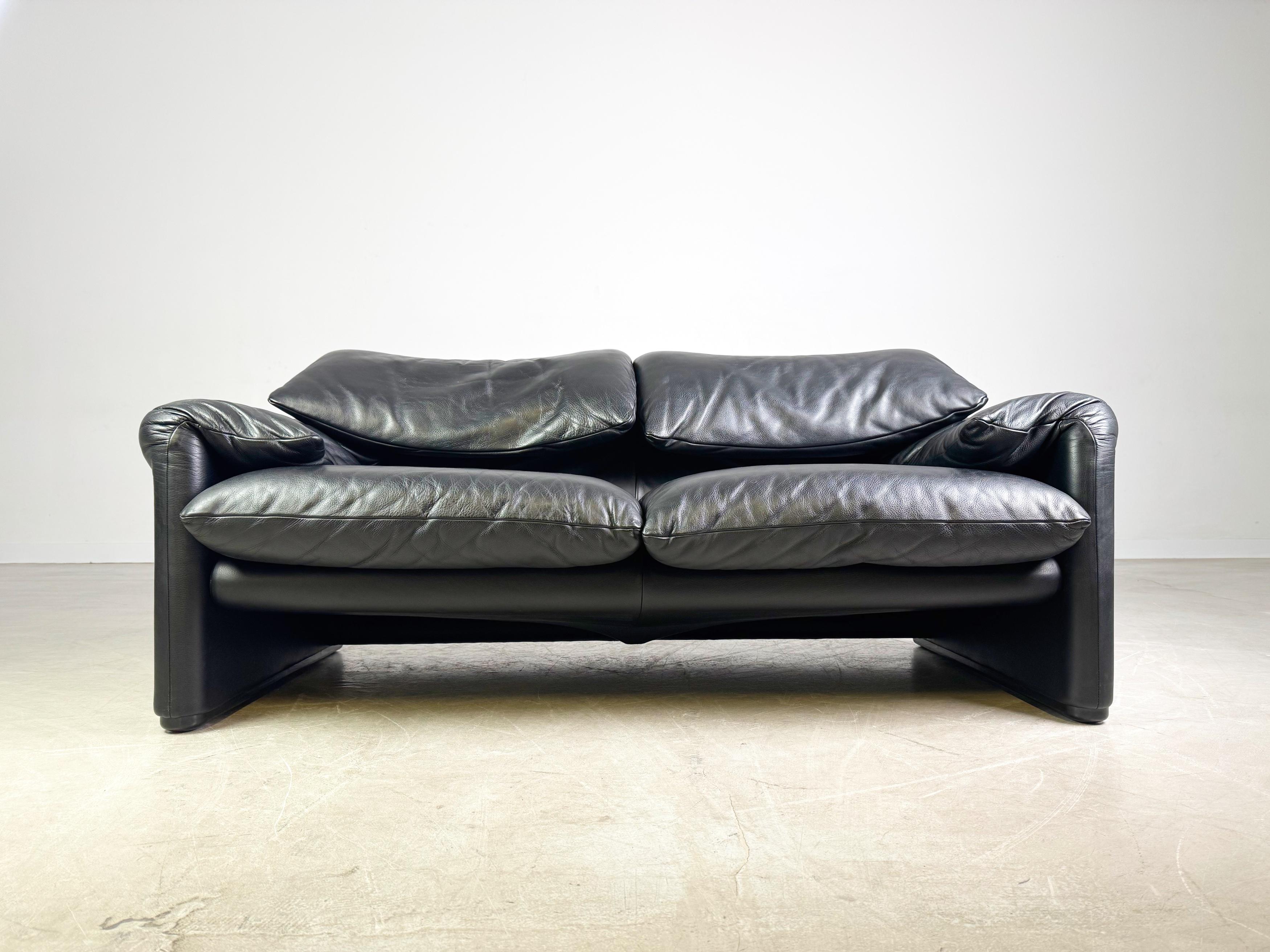 italien Cassina Maralunga Zweisitzer Sofa Couch Vico Magistretti Leder en vente