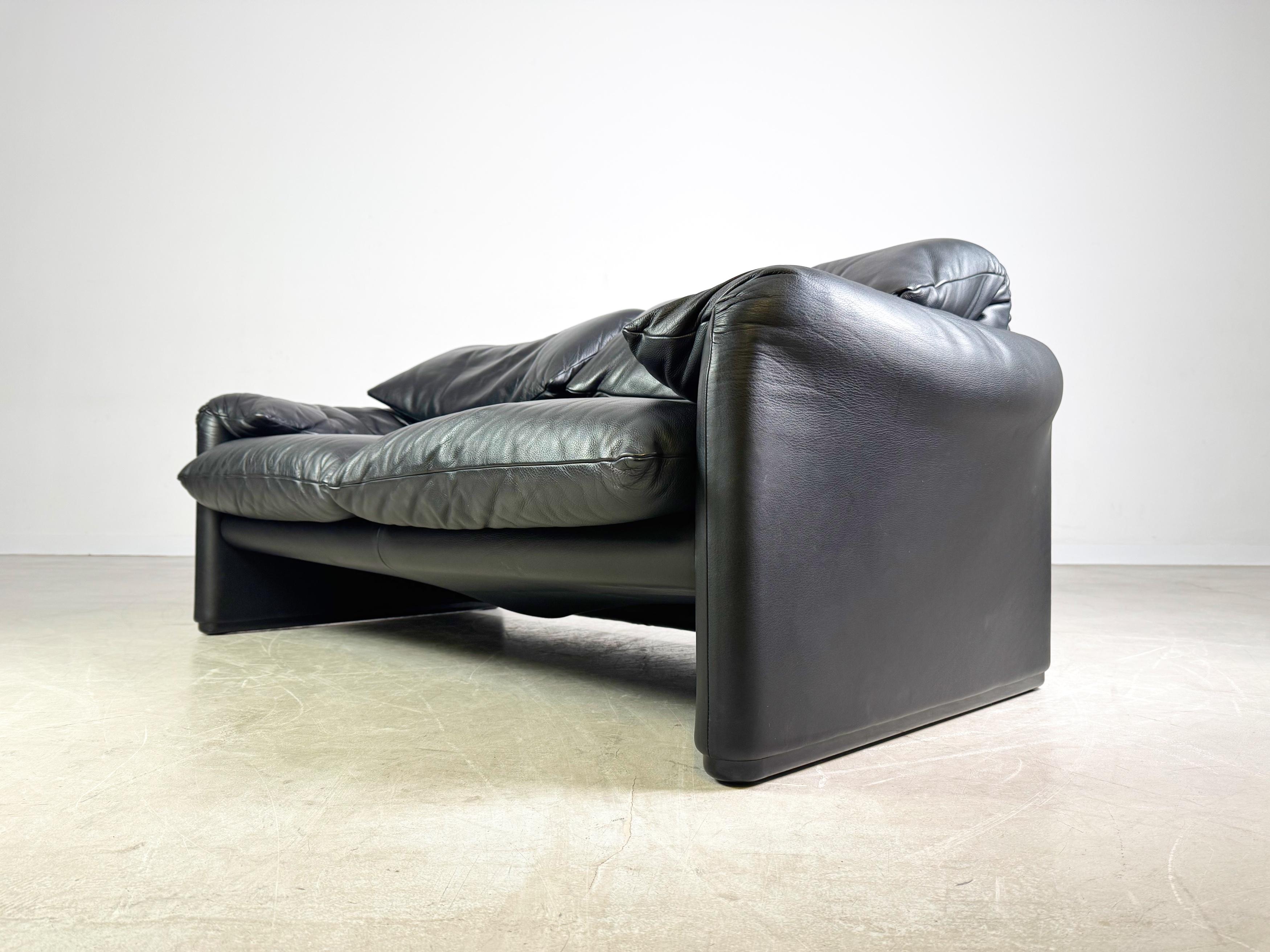 Fin du 20e siècle Cassina Maralunga Zweisitzer Sofa Couch Vico Magistretti Leder en vente