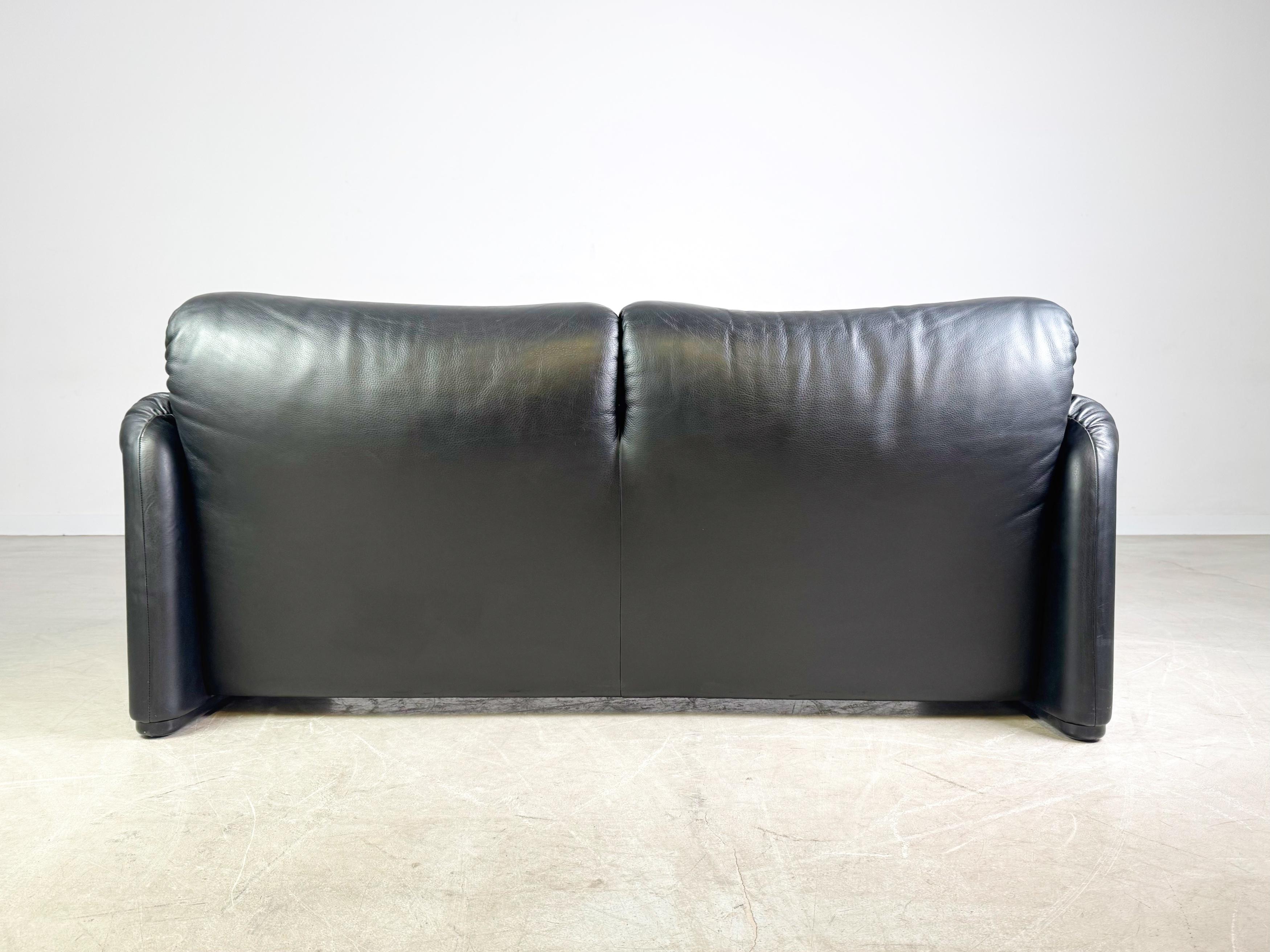 Cassina Maralunga Zweisitzer Sofa Couch Vico Magistretti Leder en vente 3