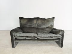Cassina Maralunga Zweisitzer-Sofa Vico Magistretti Stoff kord Couch