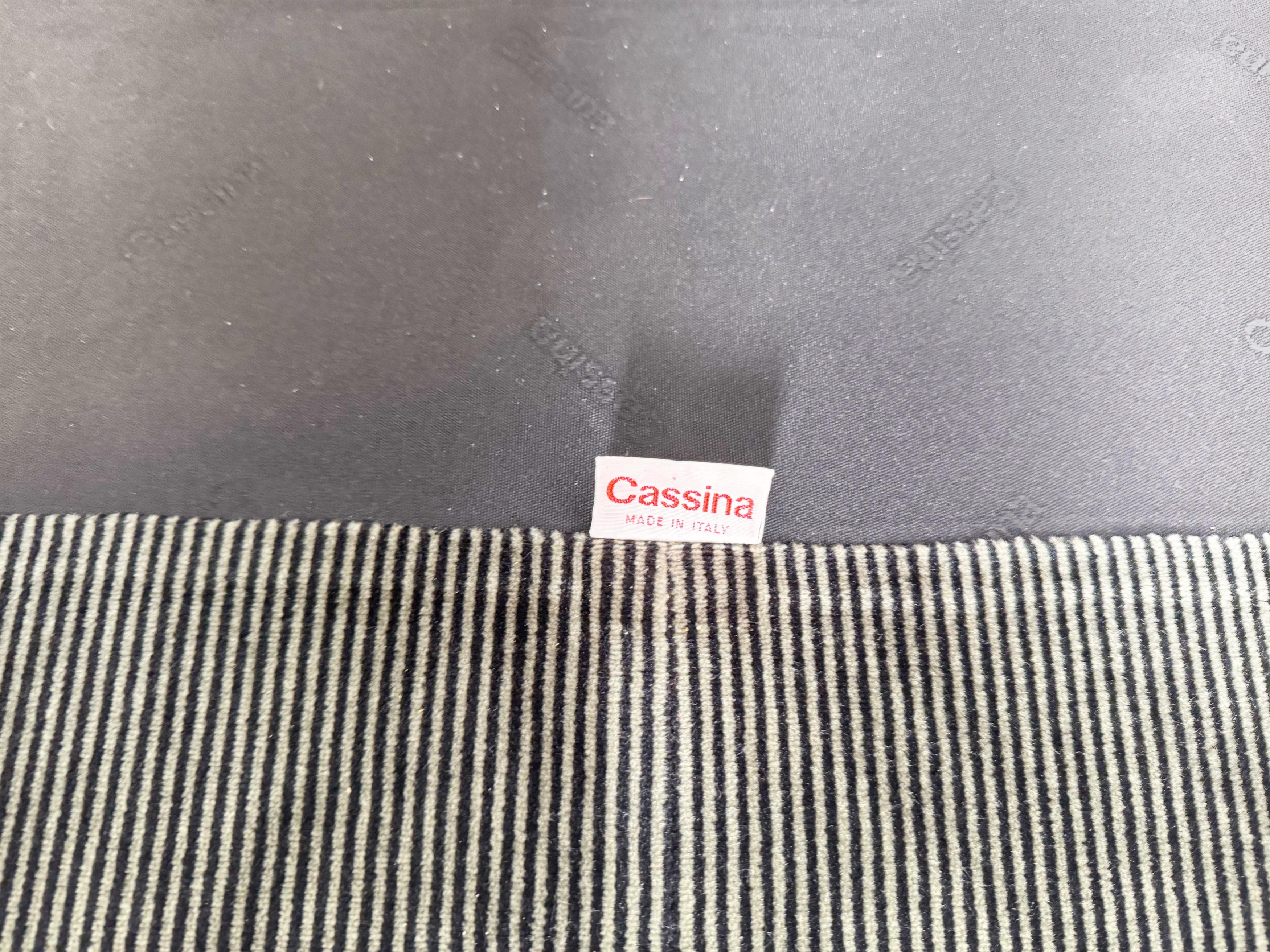 Cassina Maralunga Zweisitzer-Sofa Vico Magistretti Stoff kord Couch im Angebot 2