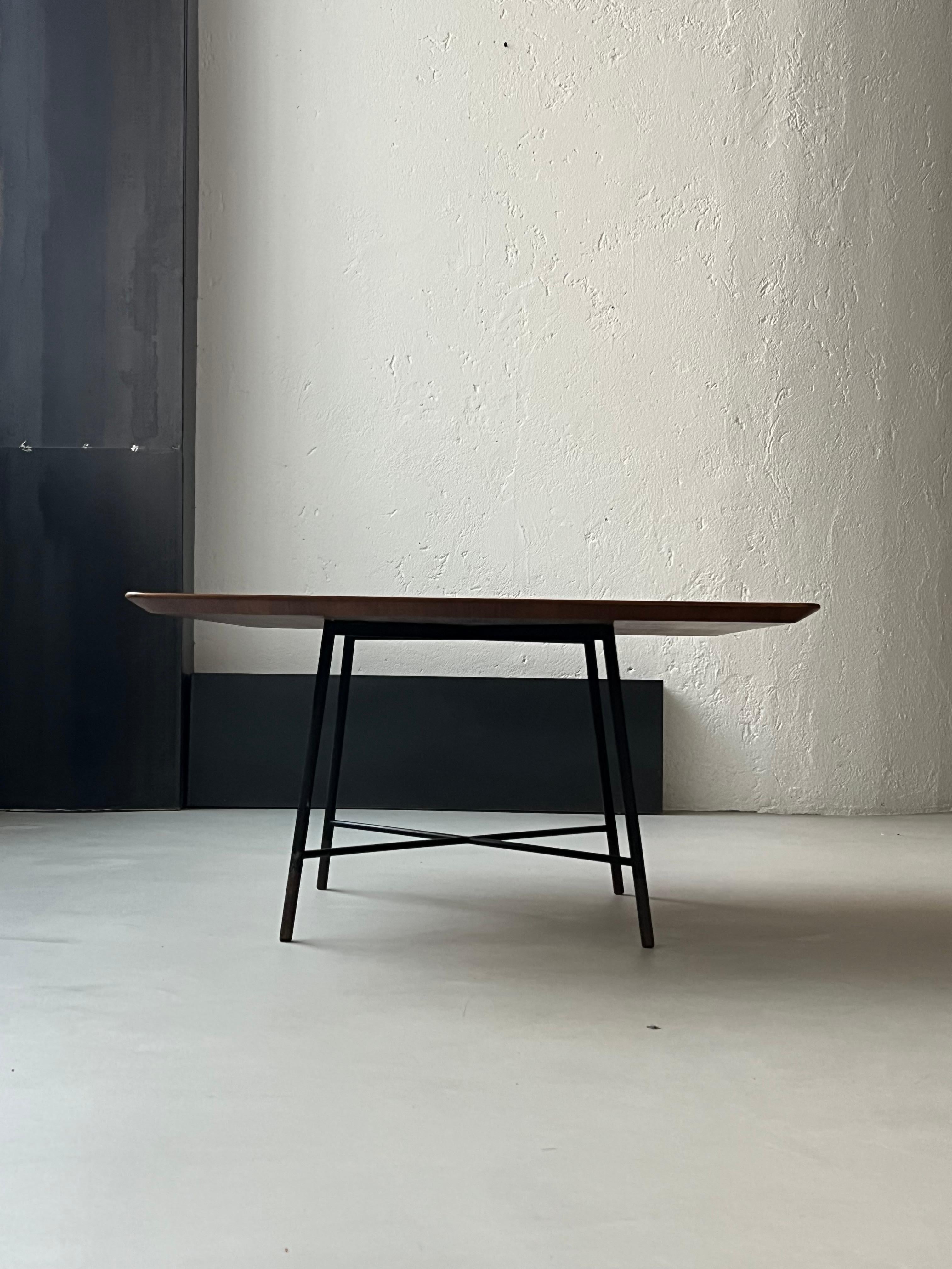 Mid-Century Modern Coffee table in Wood and Metal/Brass by Ico Parisi for Cassina 1957 For Sale