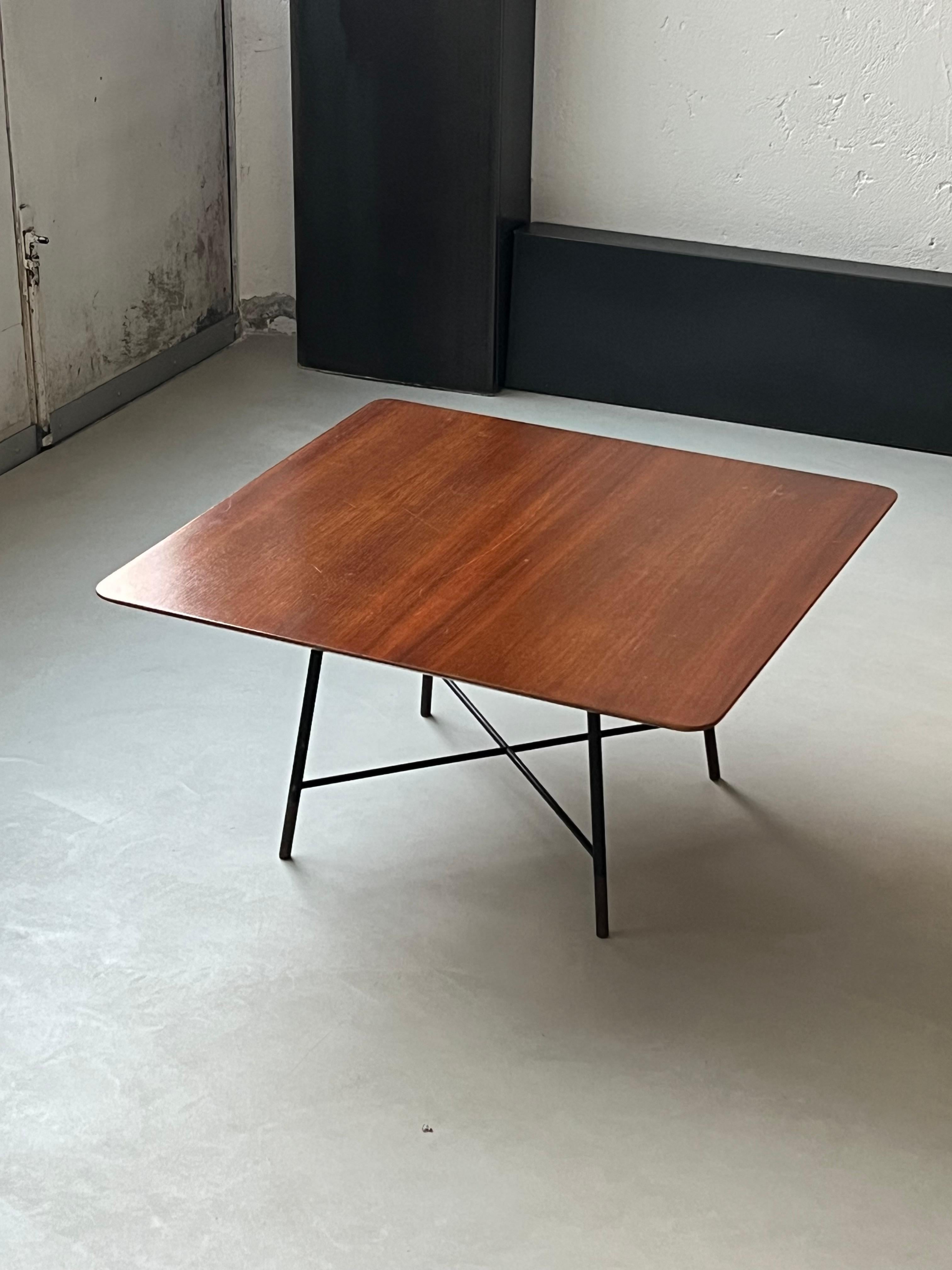 Mid-20th Century Coffee table in Wood and Metal/Brass by Ico Parisi for Cassina 1957 For Sale