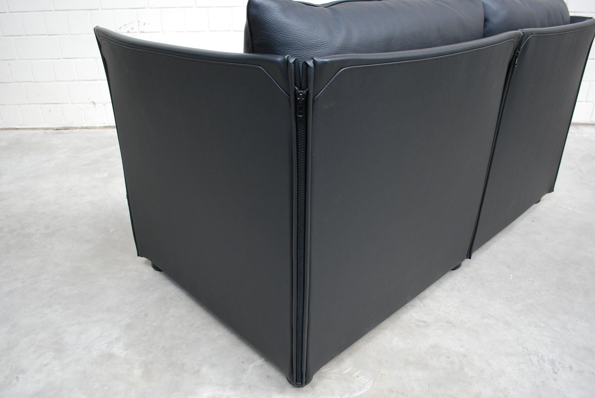 Cassina Model Landeau Leather Sofa Black Design Mario Bellini 3
