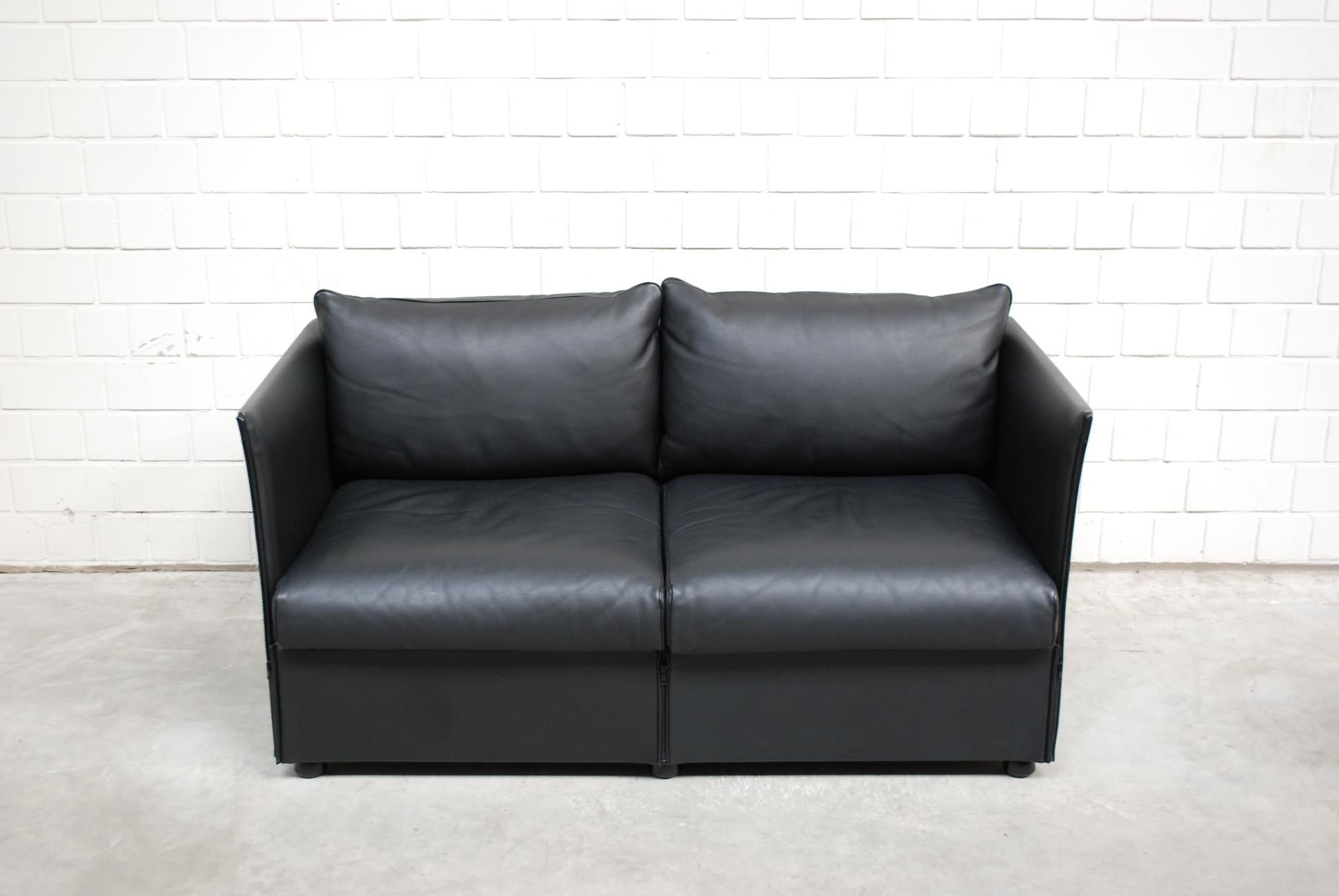 Model Landeau sofa designed by Mario Bellini and produced by Cassina in 1976. 
It features a steel frame with black leather upholstery and a zip design.