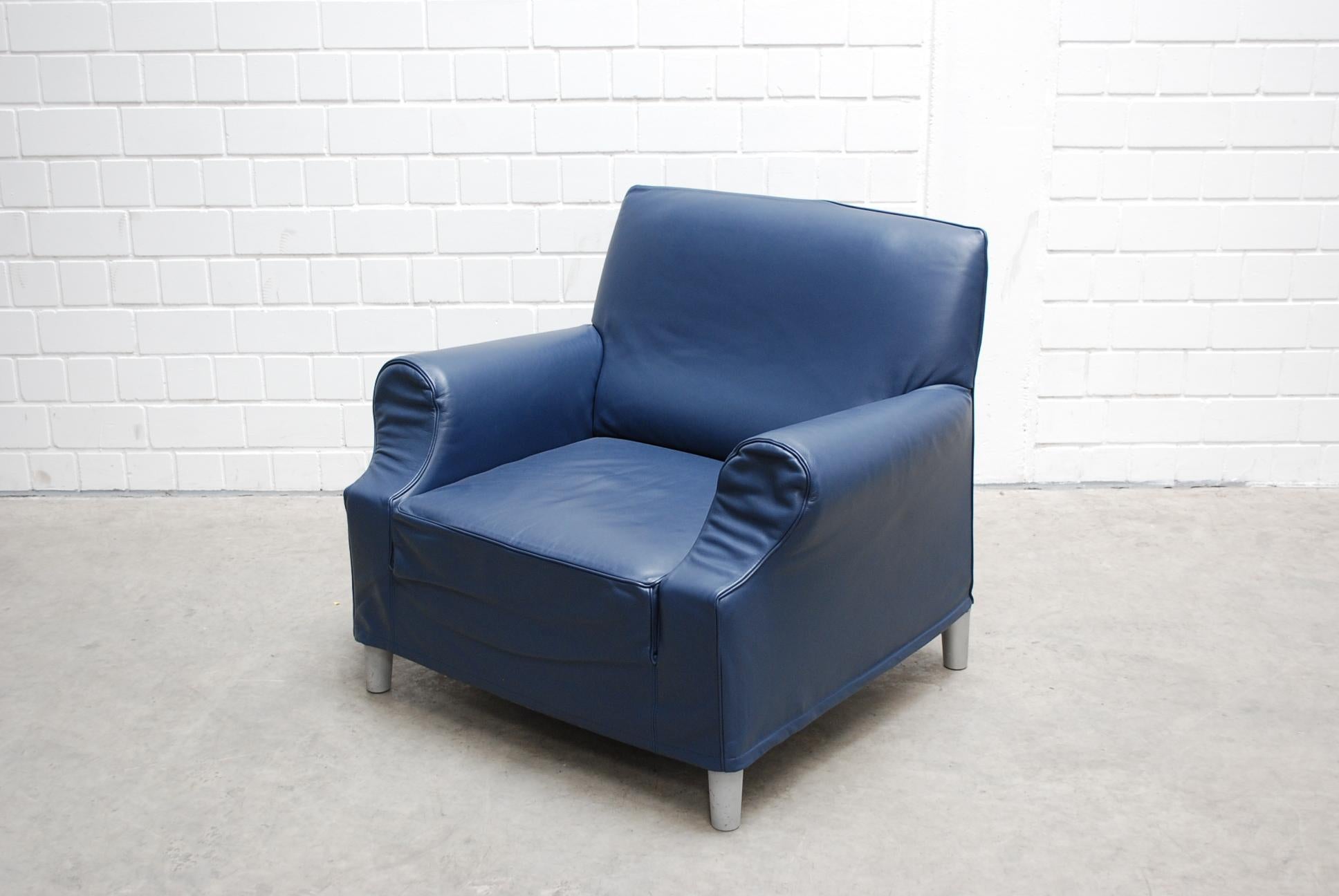 Philippe Starck designed this Model Lazy working armchair for Cassina
Blue leather.
Feet made of aluminium.


 