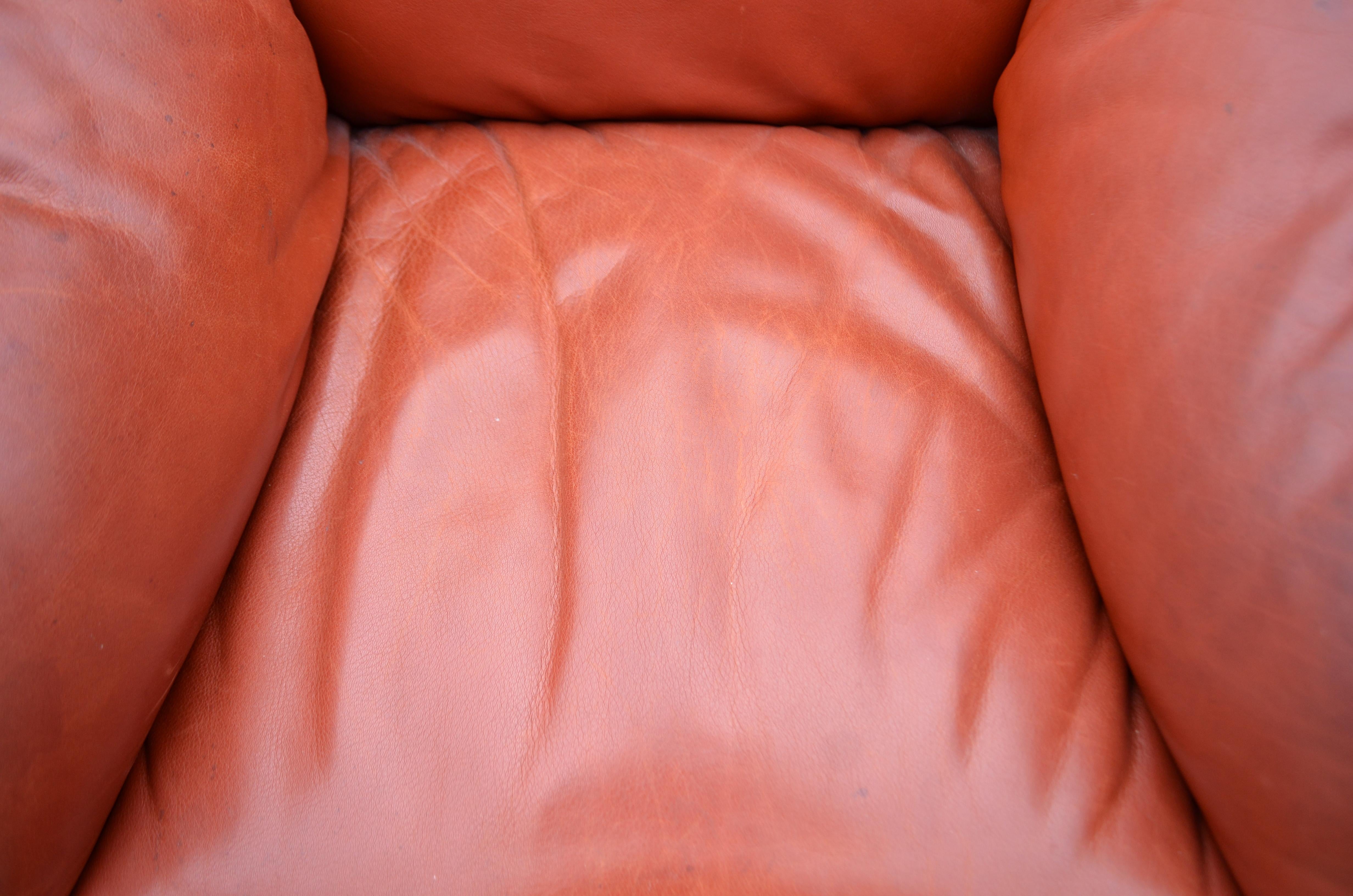 Cassina Model Tentazione Mario Bellini Small Armchair Chair Oxred Leather For Sale 3