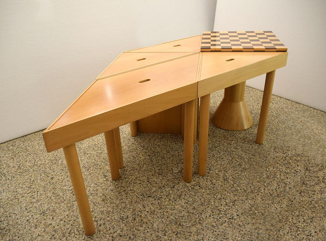 Cassina modular table Tangram design Massimo Morozzi 1980s In Excellent Condition In Parma, IT
