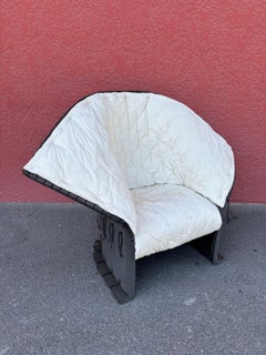 Cassina. Poltrona marrone e bianca "I Feltri" di Gaetano Pesce, Italia 1987