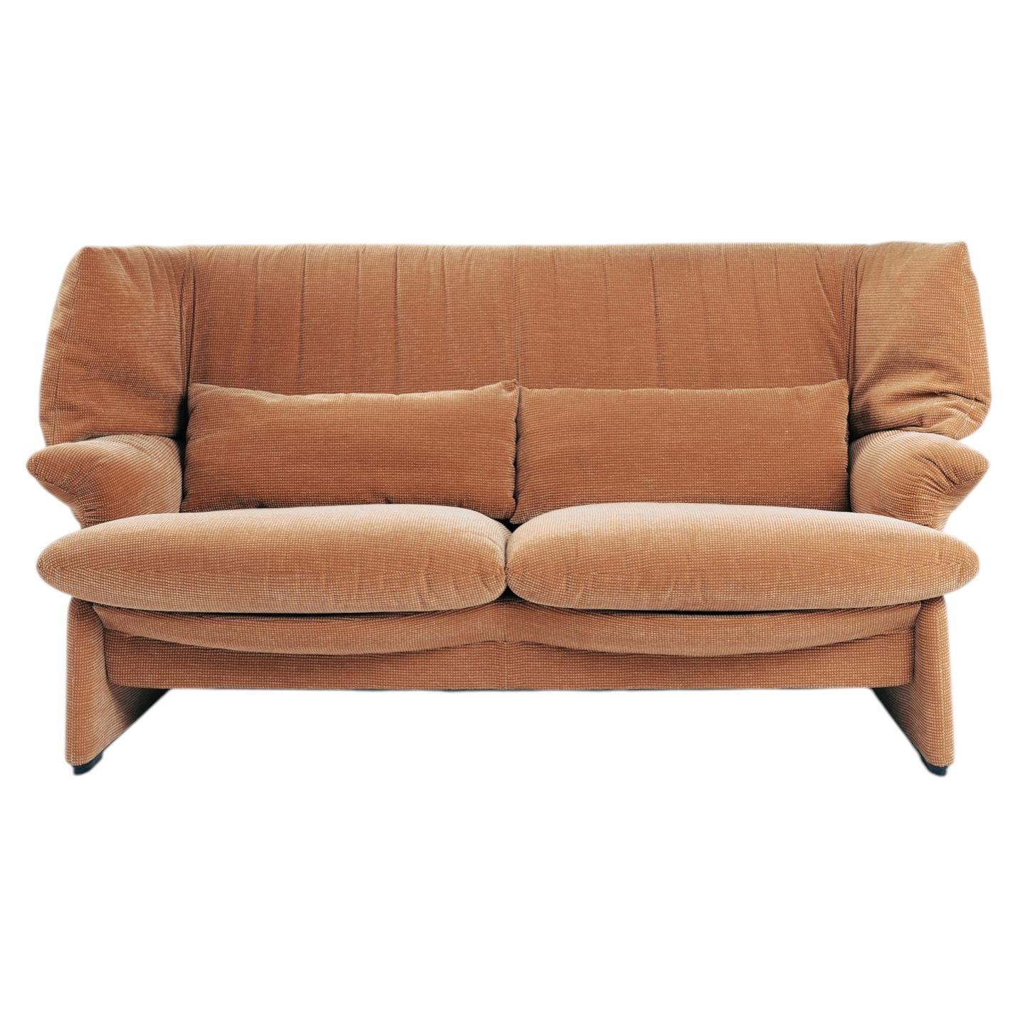 Cassina Portovenere Vico Magistretti highback sofa in peach coloured fabric, 80s For Sale