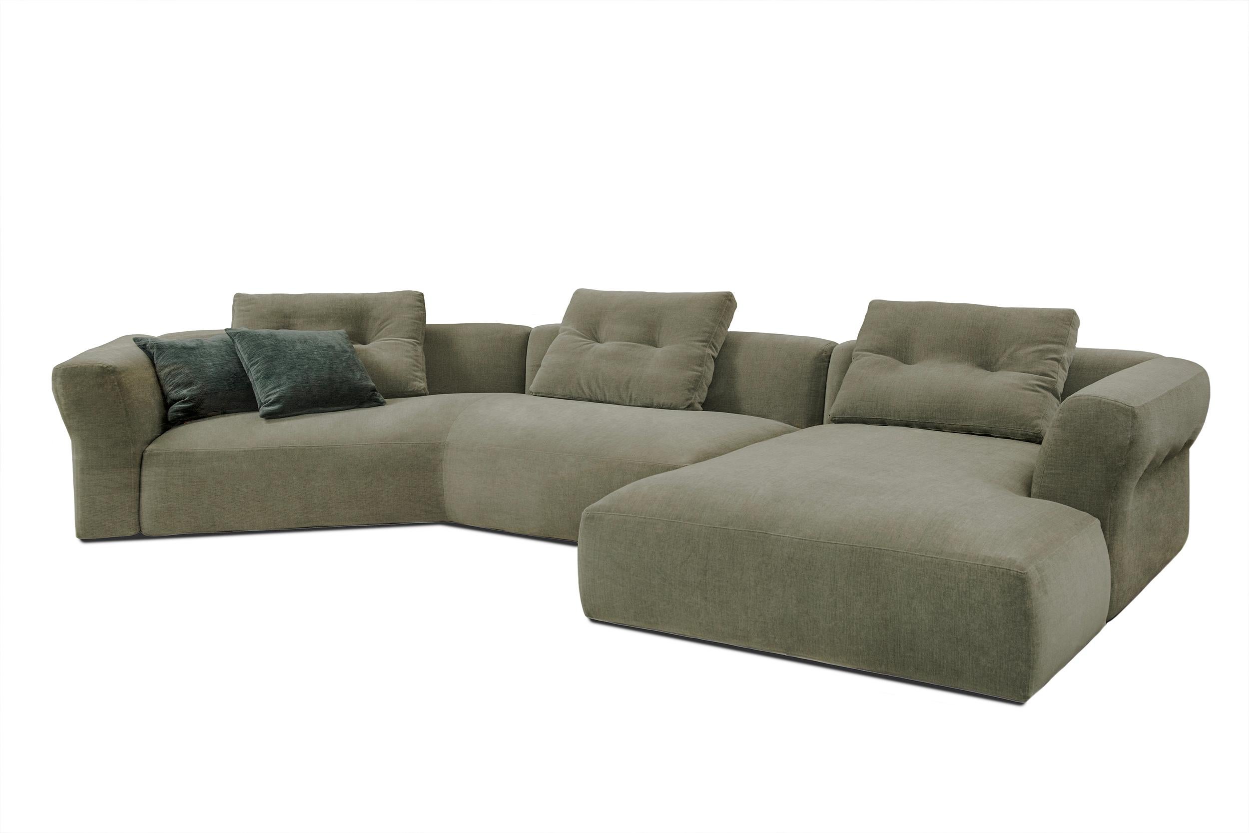The Sengu Bold Sectional in sage green, is a modular sofa designed by Patricia Urquiola for Cassina. Its open, generous shapes encourage conviviality, in an even more comfortable version, with soft lines and extra star-worthy padding. This new