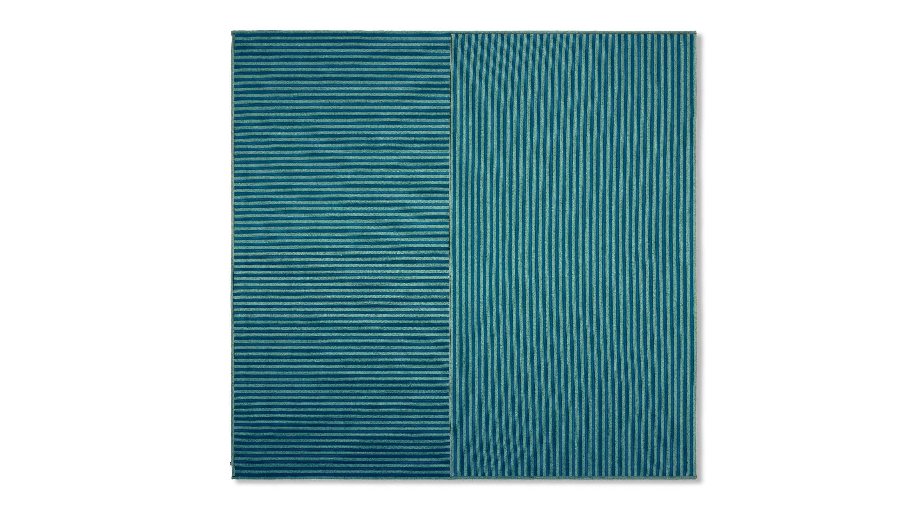 Cassina Soleil Rug 

A rug with lively, brilliant colours for alfresco spaces.

With its striped motif in four colour options, Soleil adds a pop of personality to complete any outdoor setting in perfect harmony with the furniture from the Cassina