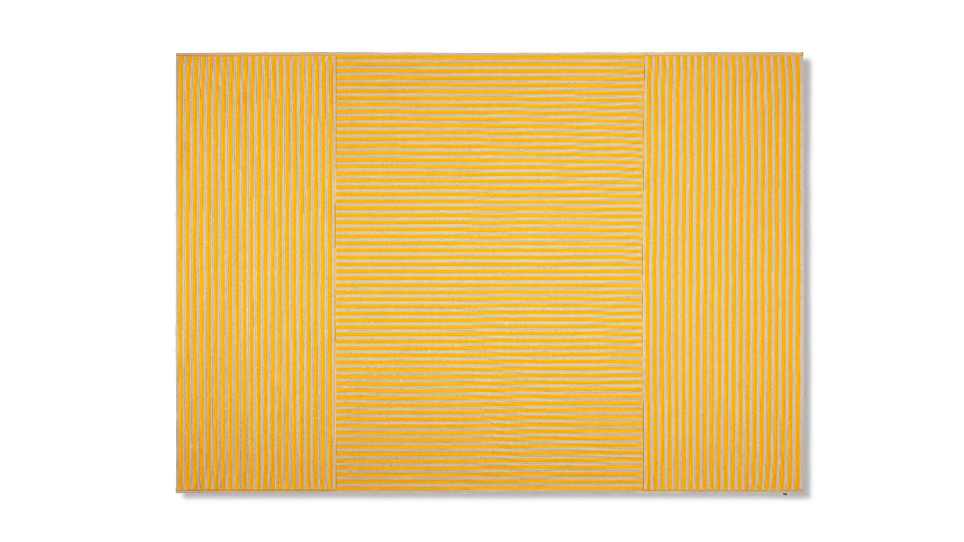 Cassina Soleil Rug 

A rug with lively, brilliant colours for alfresco spaces.

With its striped motif in four colour options, Soleil adds a pop of personality to complete any outdoor setting in perfect harmony with the furniture from the Cassina
