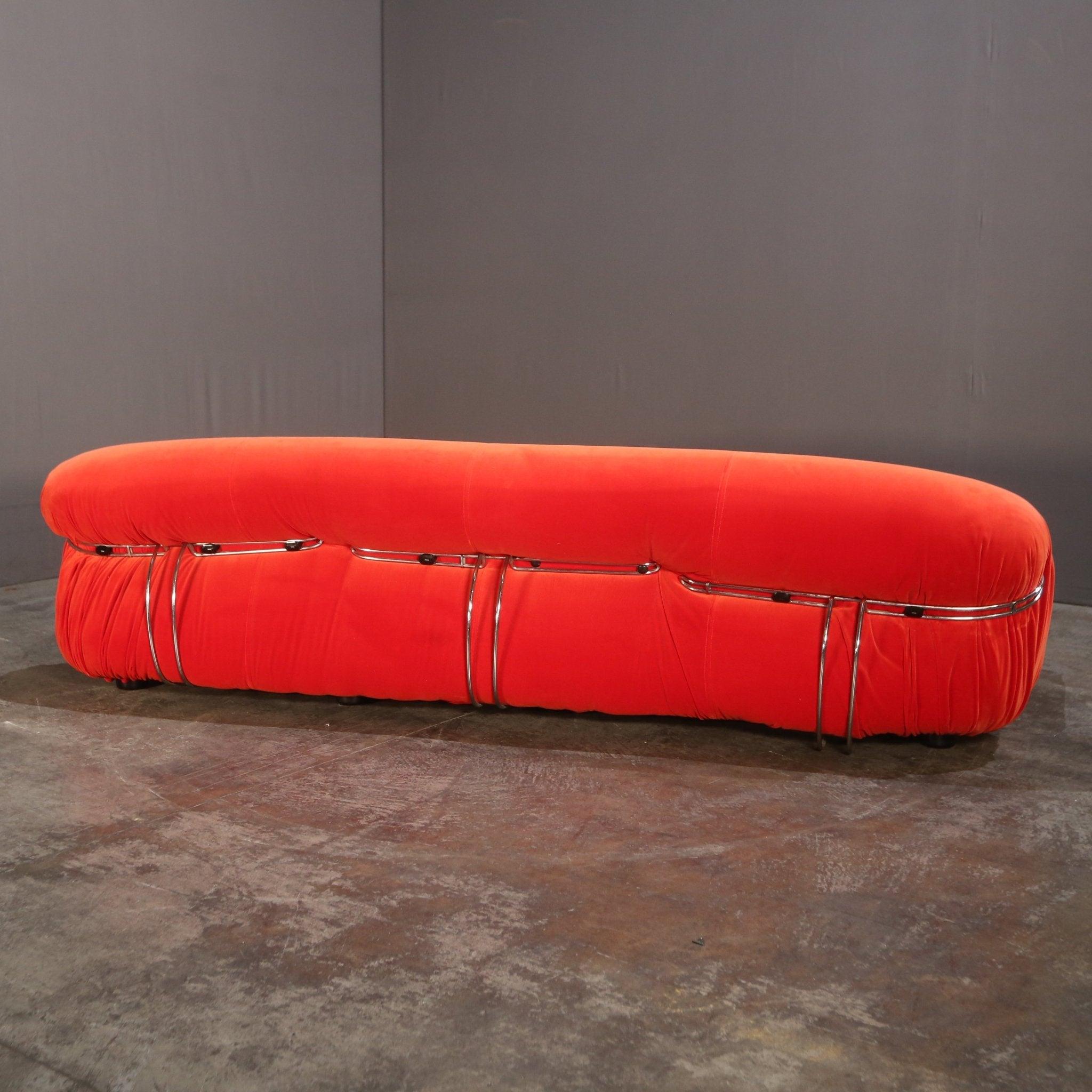 italien Canapé Cassina Soriana Three Seater par Afra & Tobia Scarpa en vente