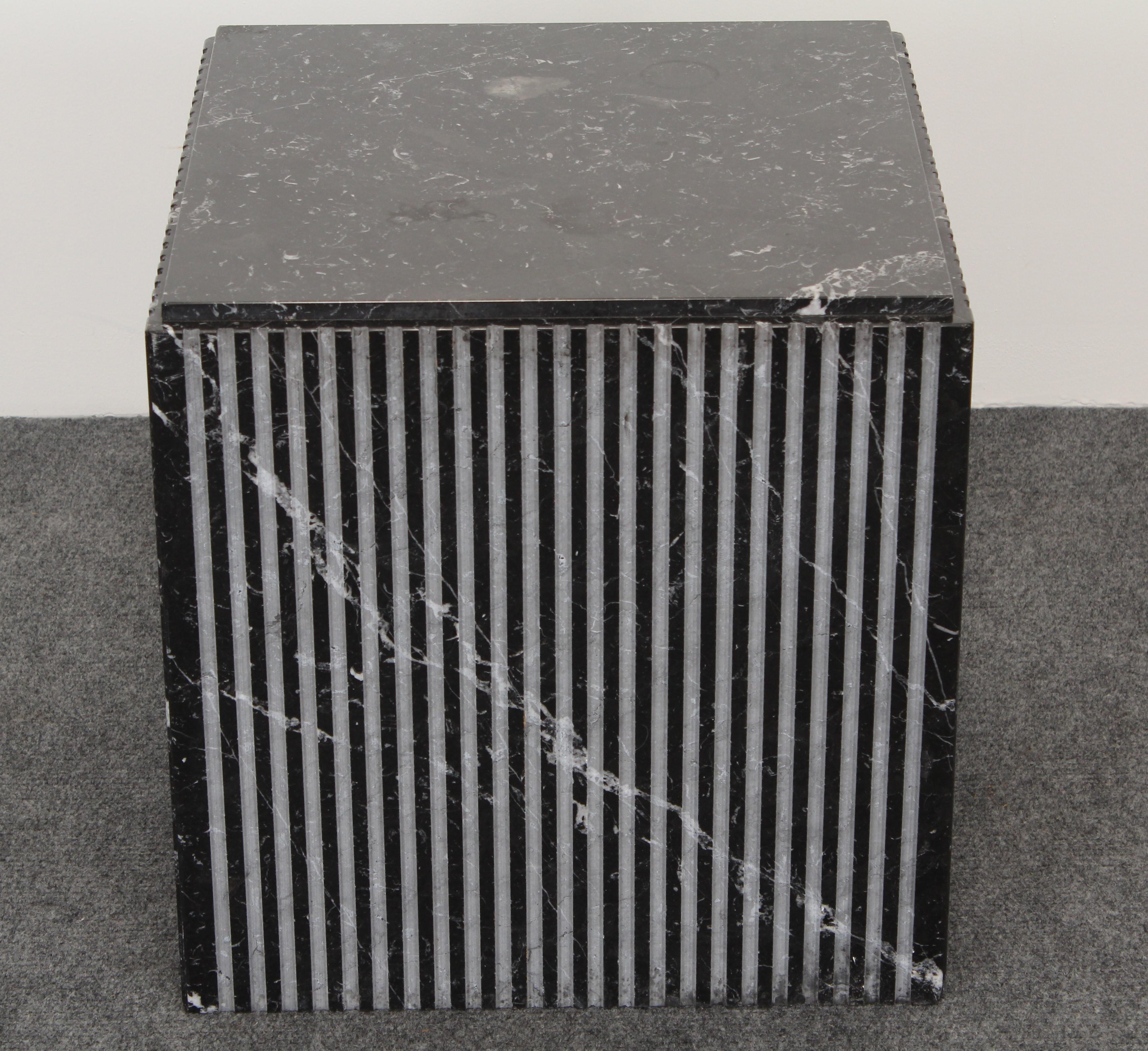 A graphic and incised black and white Sardegna Italian marble pedestal, side table or end table, 1980s. An unusual pedestal with multiple Dado cut sides in marble. 

Age appropriate wear including some minor chips to base, water marks on top, as