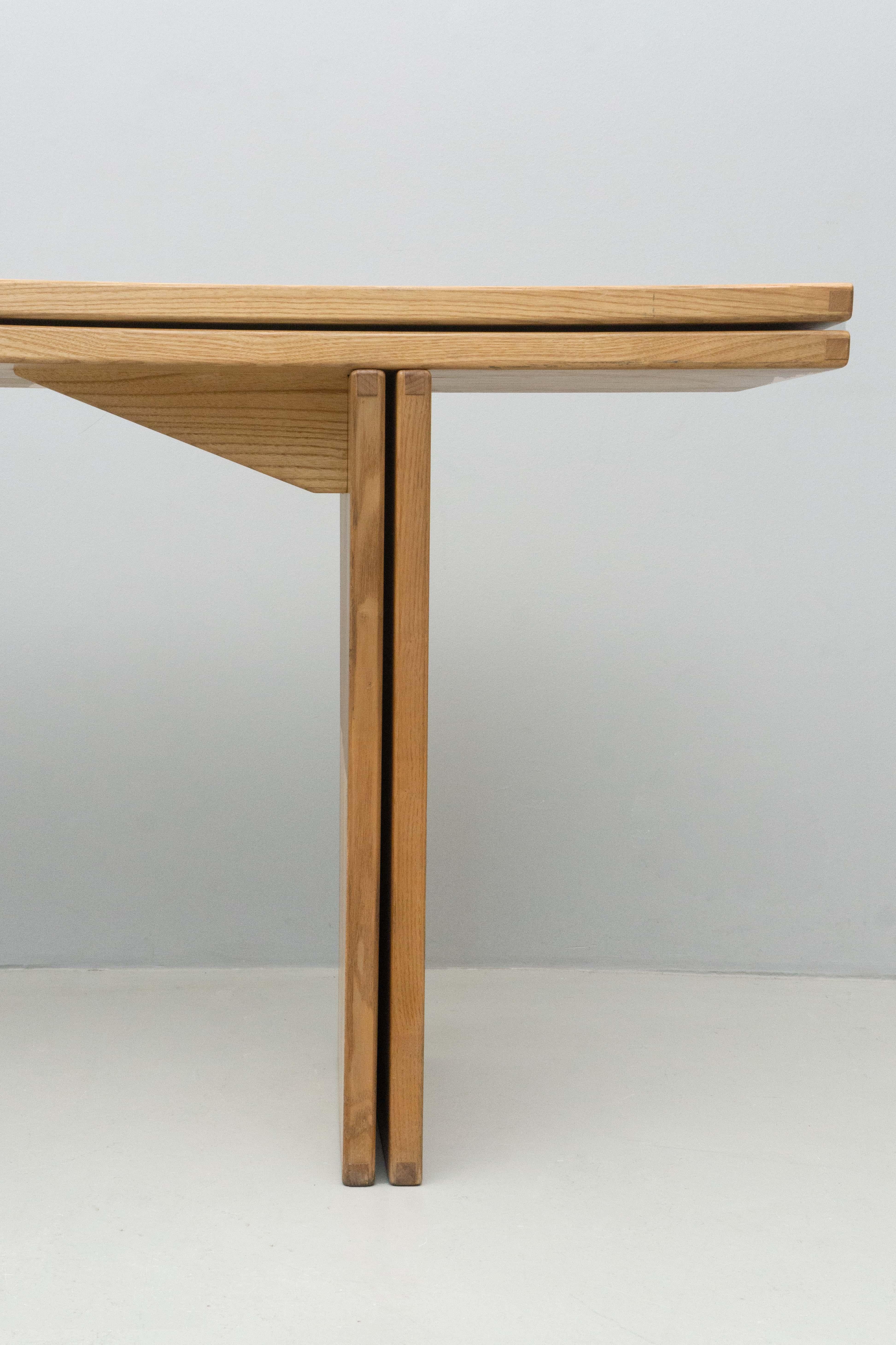 Late 20th Century Cassina Table Designed by Piero De Martini in 1975 For Sale