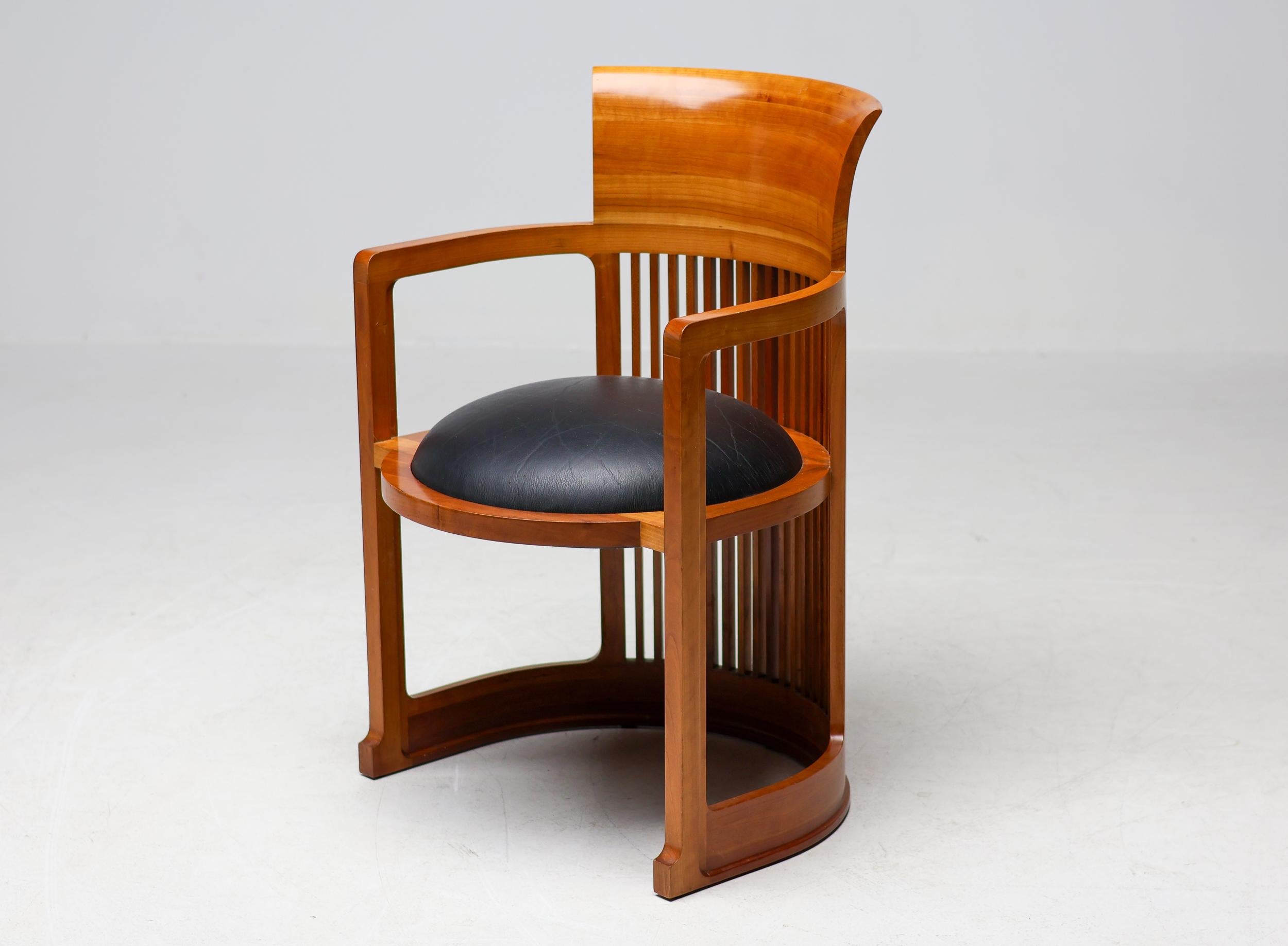Cassina Taliesin Dining Table with 4 Barrel Chairs by Frank Lloyd Wright For Sale 7