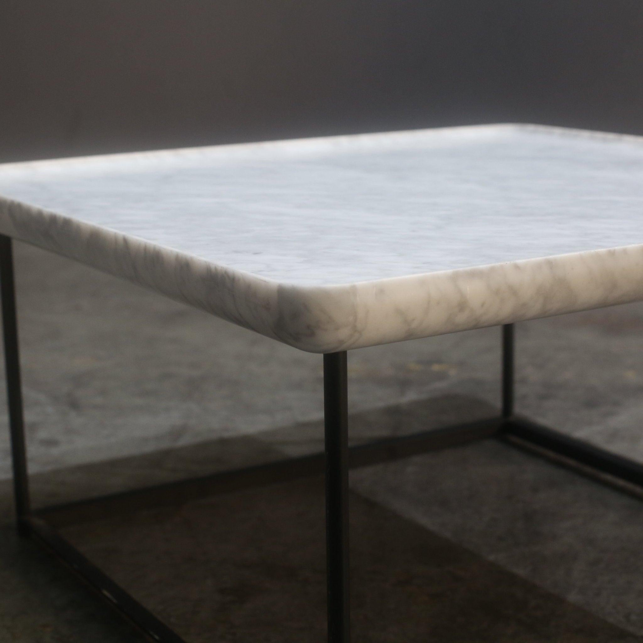 Mesa baja Cassina Torei Siglo XXI y contemporáneo en venta