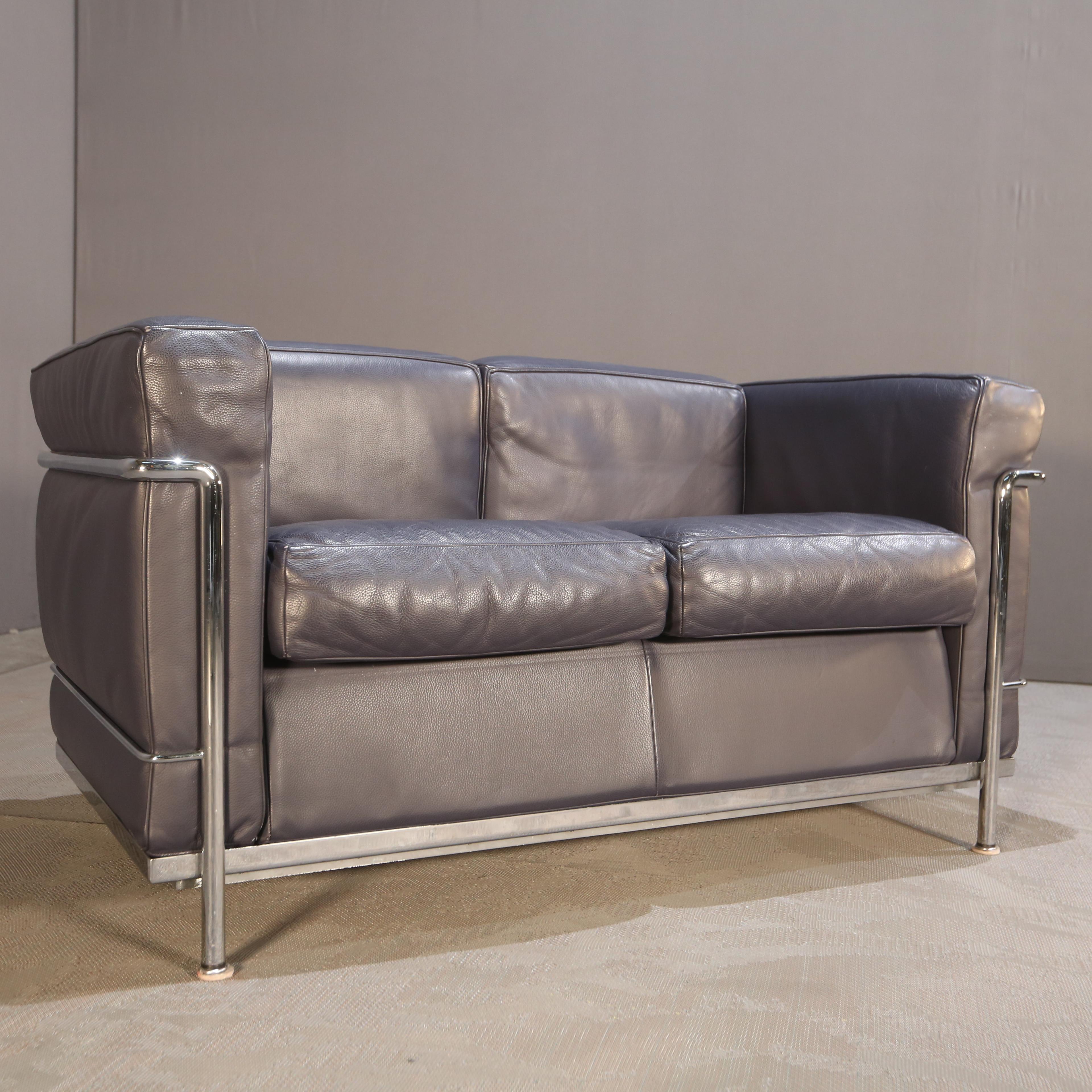 Cassina Zweisitzer-Fauteuil Grand Confort-Sofa von Le Corbusier (Italienisch) im Angebot