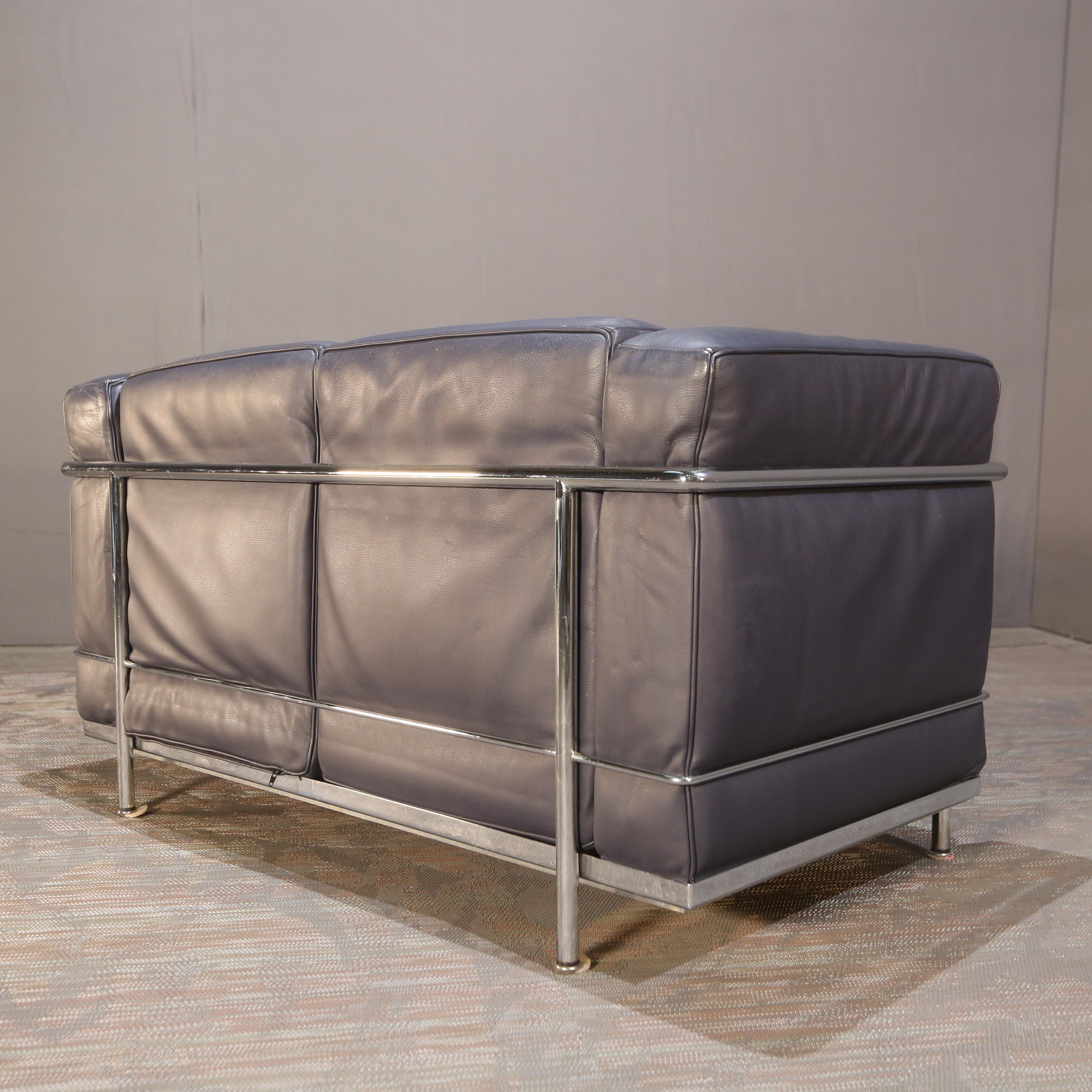 Cassina Zweisitzer-Fauteuil Grand Confort-Sofa von Le Corbusier im Angebot 1