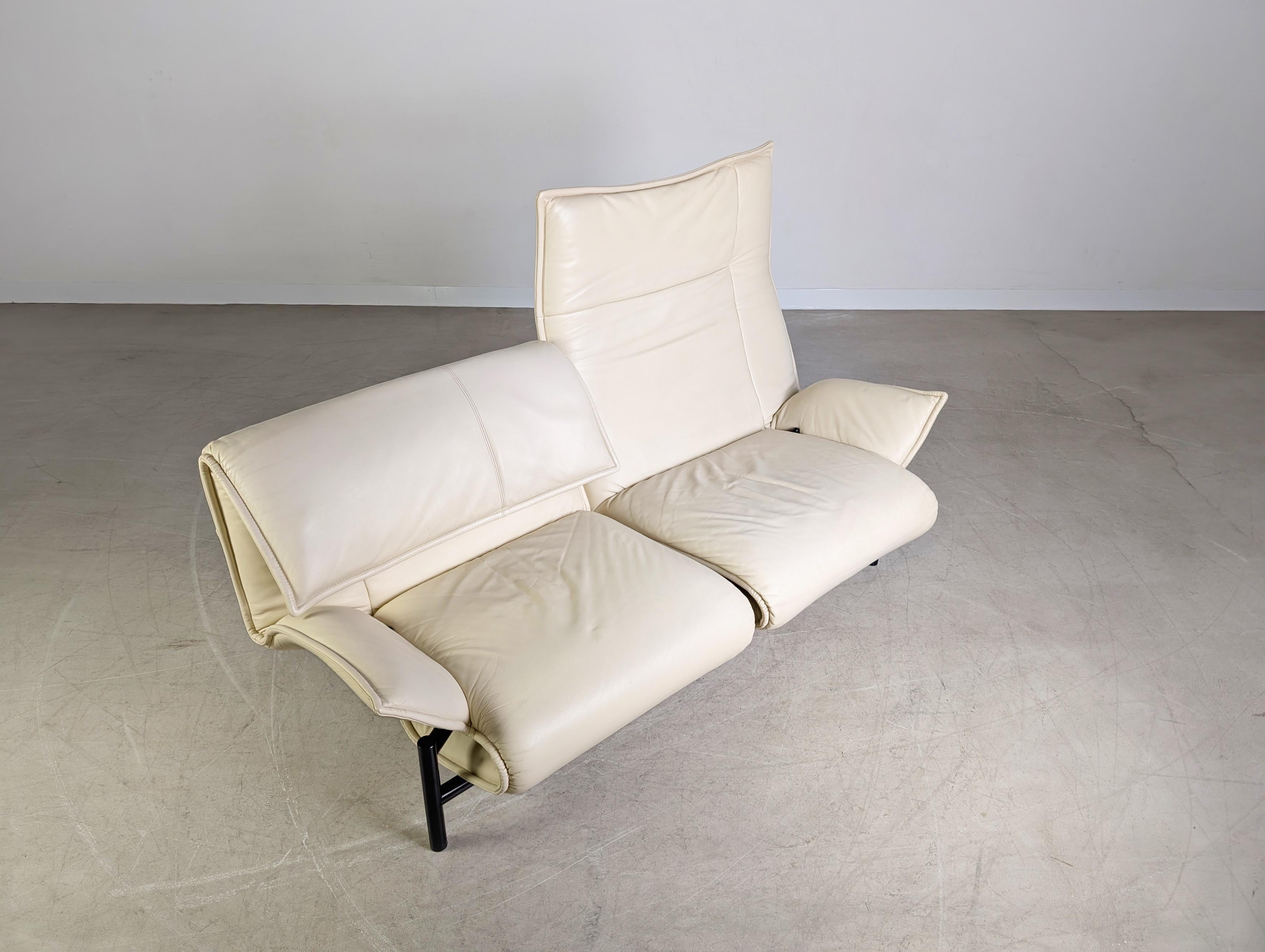 Leather Cassina Veranda Sofa Couch 1980 Vico Magistretti leder hell For Sale