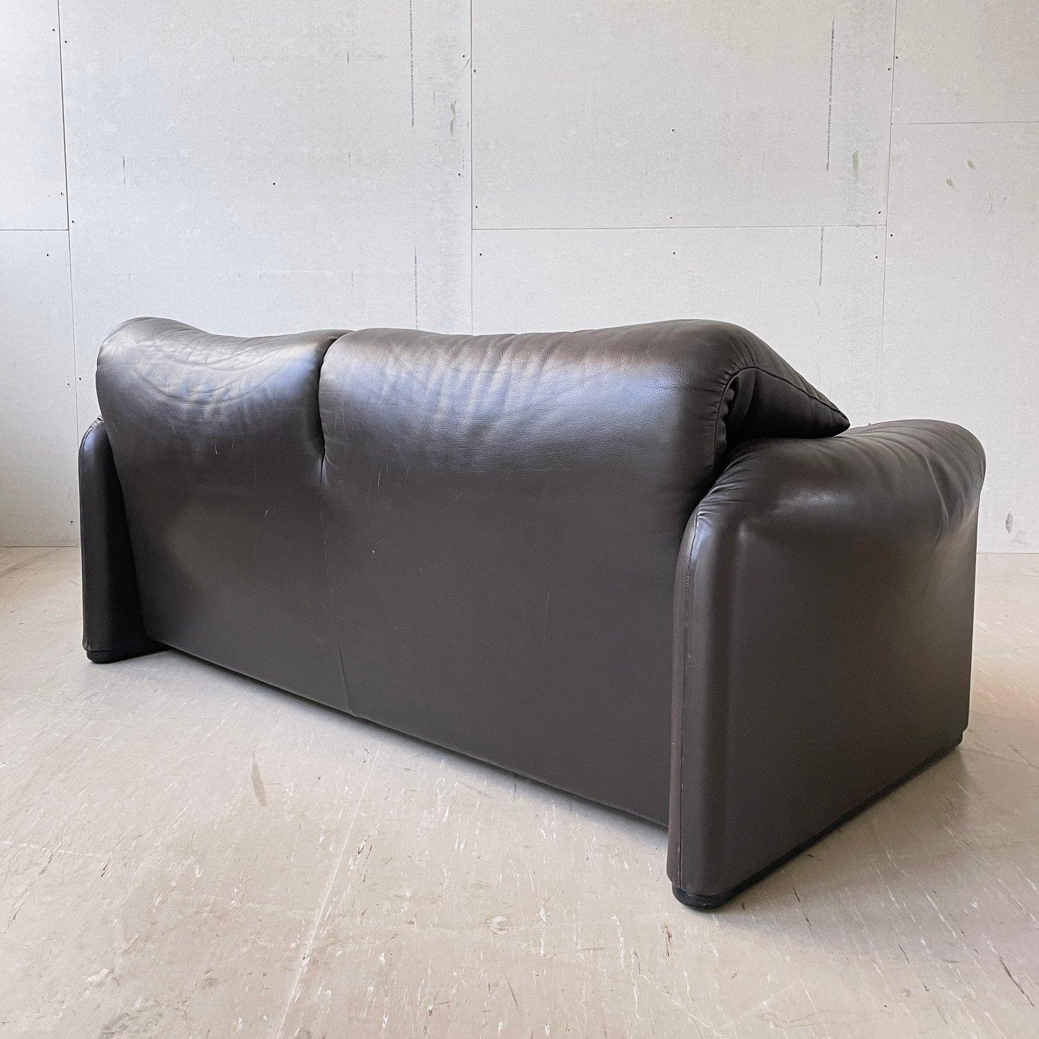 Cassina - Vico Magistretti Maralunga 2sitzer-Sofa aus Leder im Angebot 5