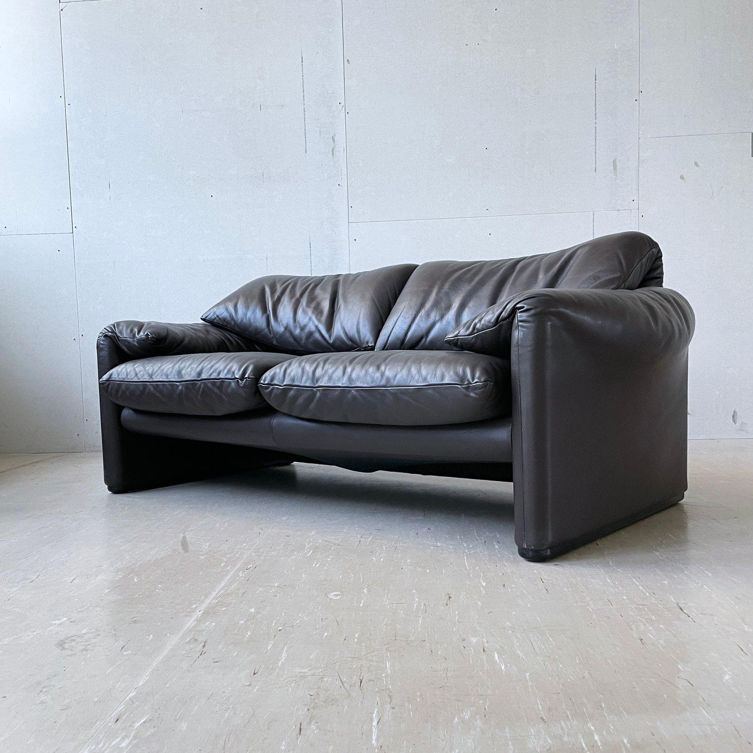 Cassina - Vico Magistretti Maralunga 2sitzer-Sofa aus Leder im Angebot 1