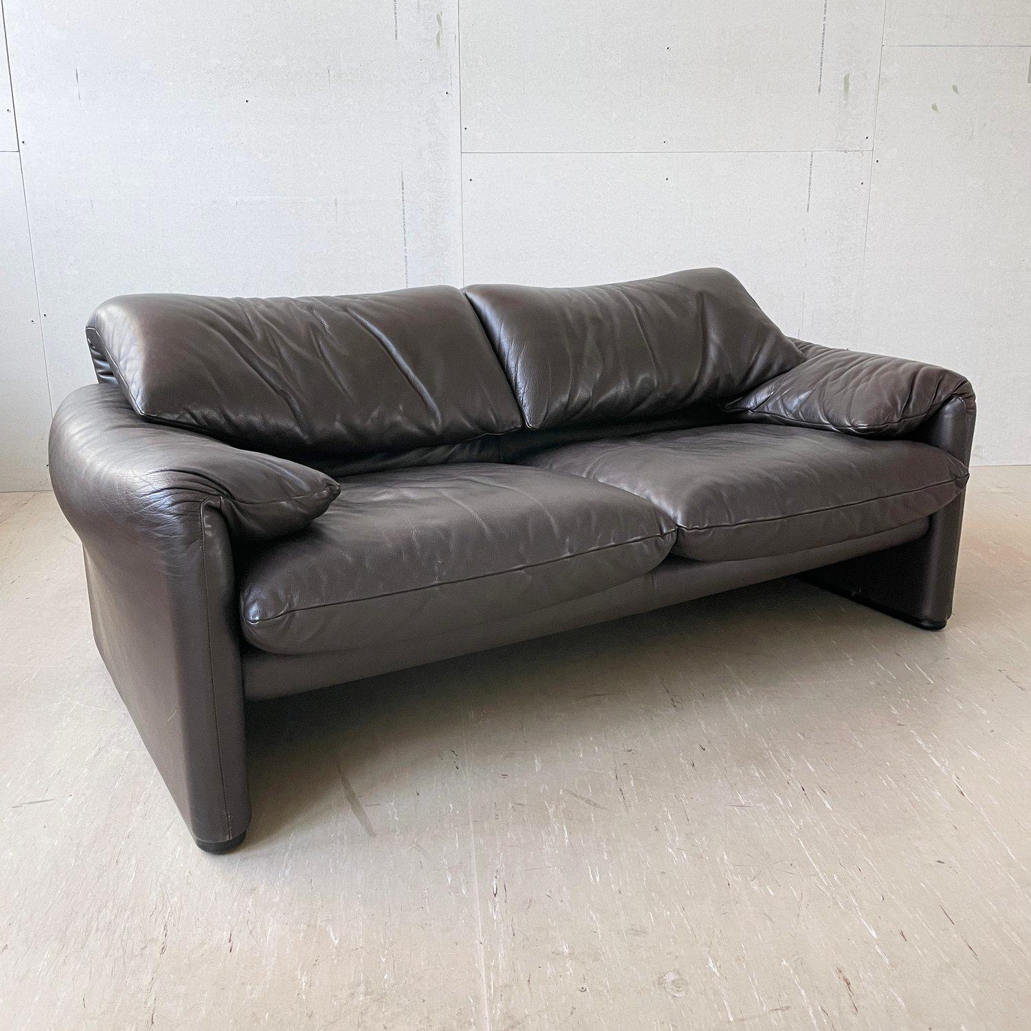 Cassina - Vico Magistretti Maralunga 2sitzer-Sofa aus Leder im Angebot 2