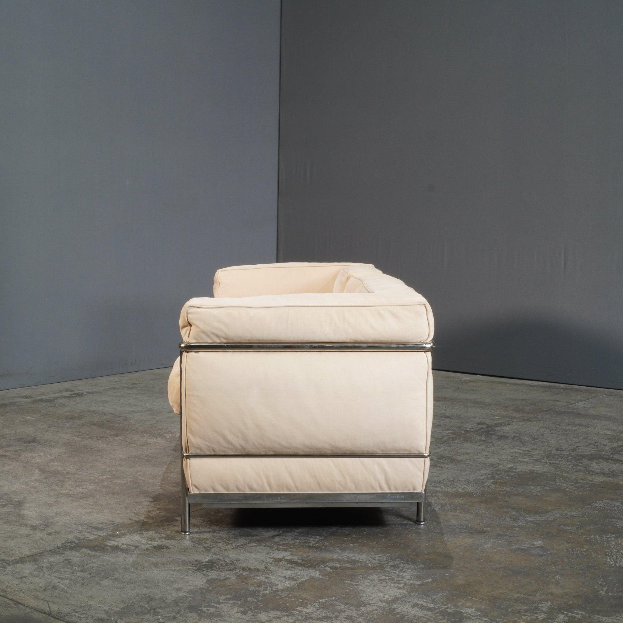 Cassina Vintage LC2 3-Sitzer-Sofa von Le Corbusier, Vintage im Zustand „Gut“ in Basildon, London