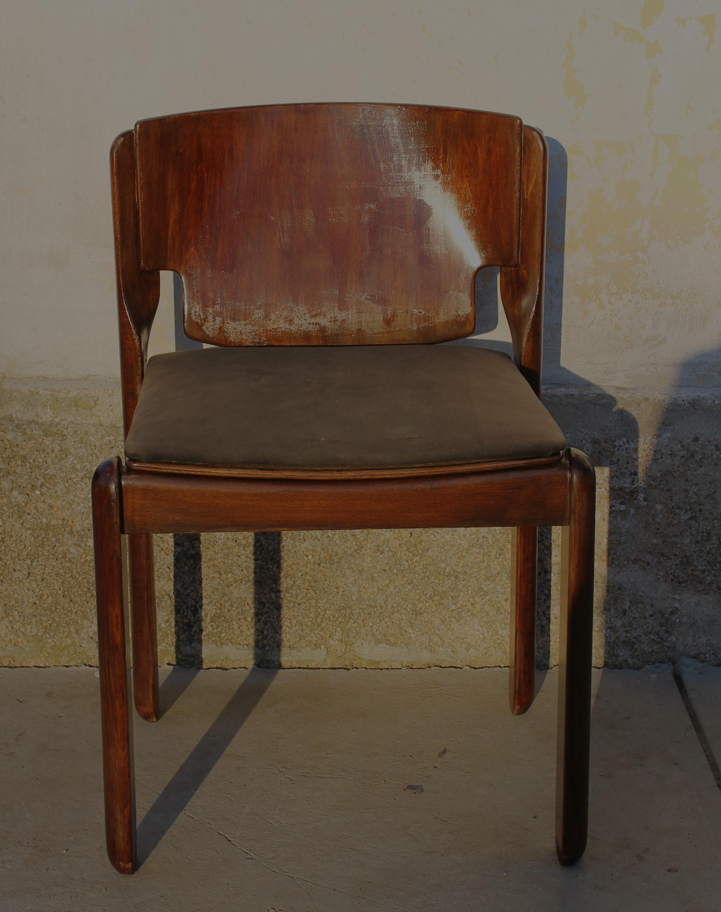 Mid-Century Modern  Cassina walnut chair Mod. 122 by Vico Magistretti Italy 60s (six available) For Sale