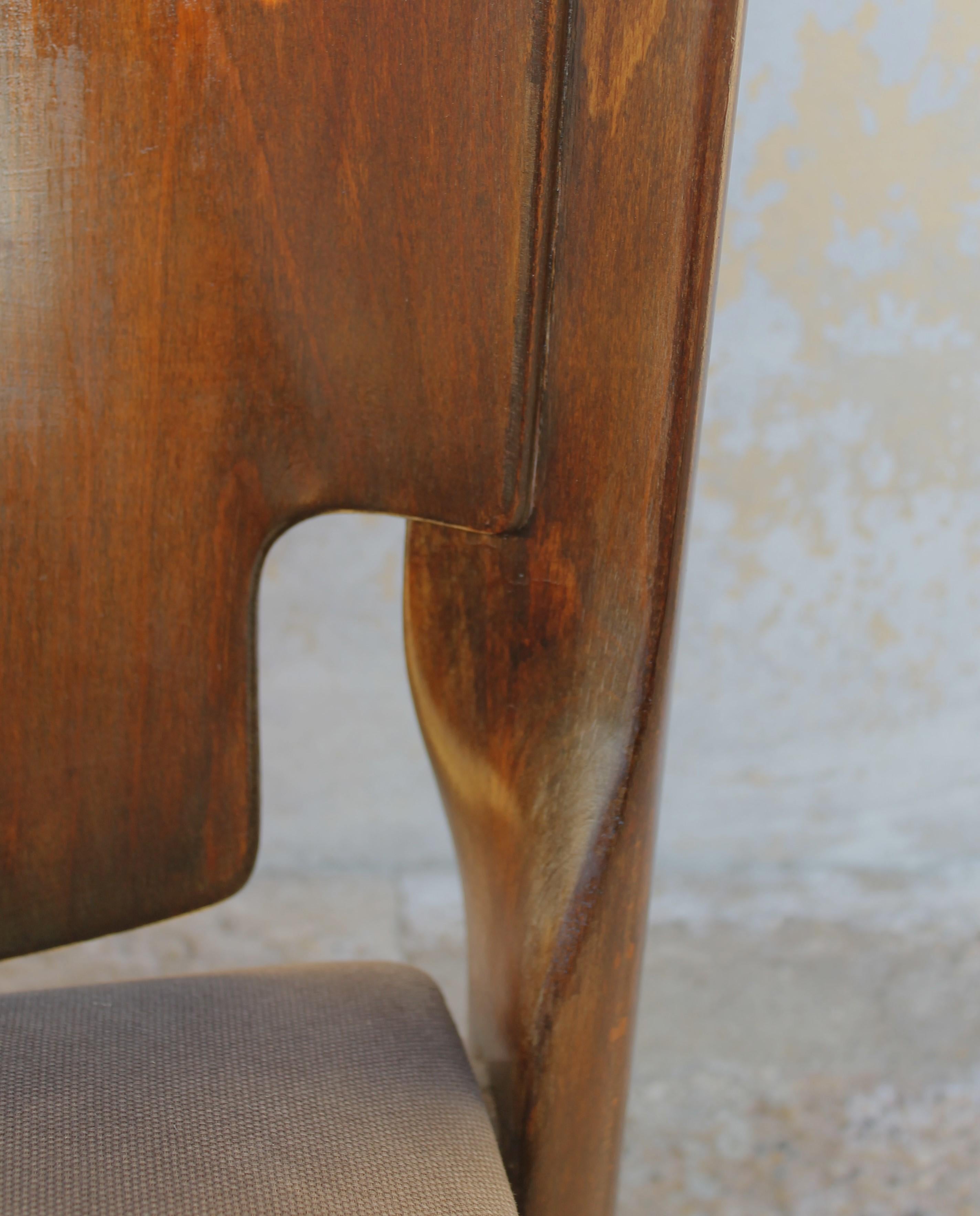  Cassina walnut chair Mod. 122 by Vico Magistretti Italy 60s (six available) In Good Condition For Sale In Sacile, PN