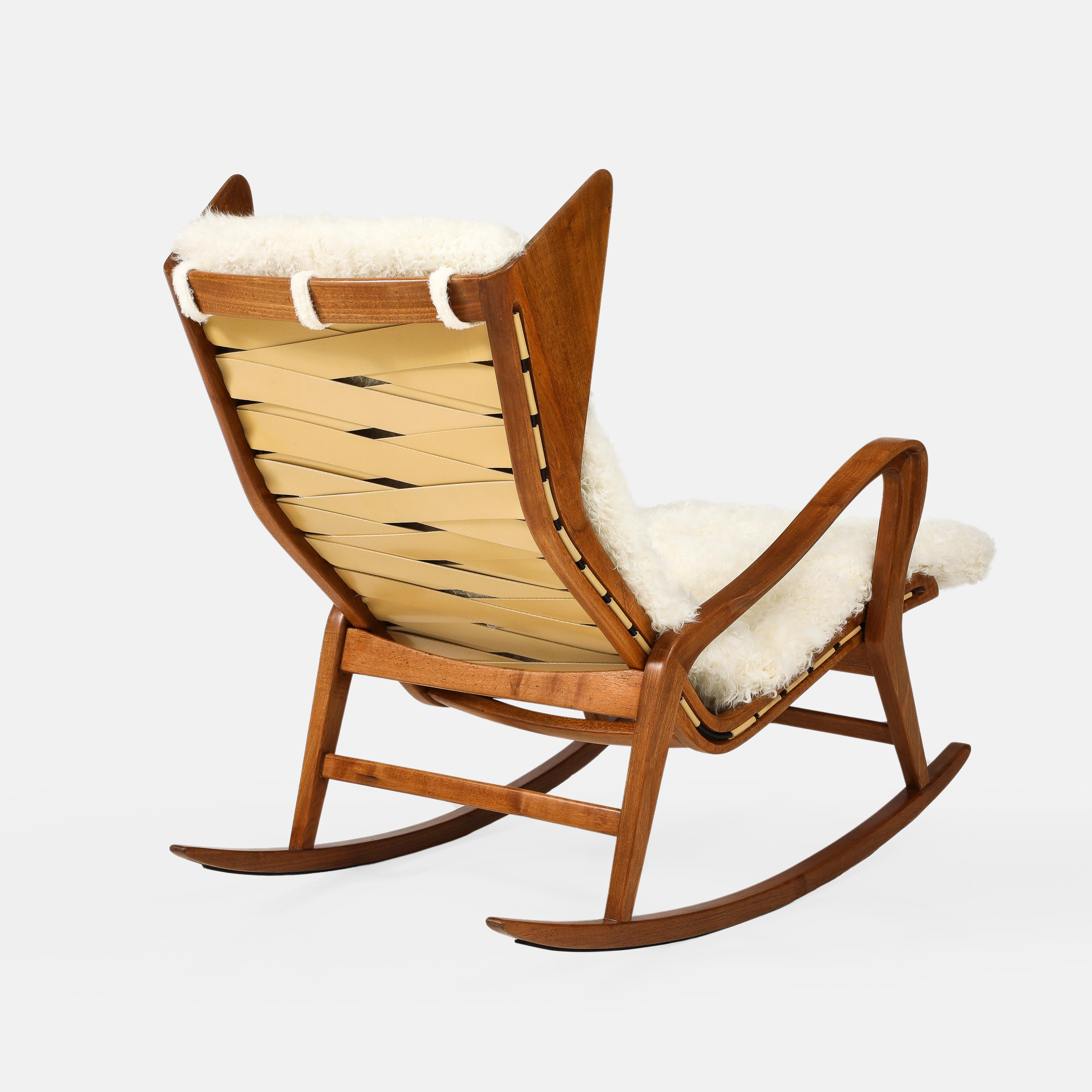 Sedie a dondolo in noce Cassina Modello 572 in pelle d'agnello Kalgan avorio, anni '50 in vendita 4