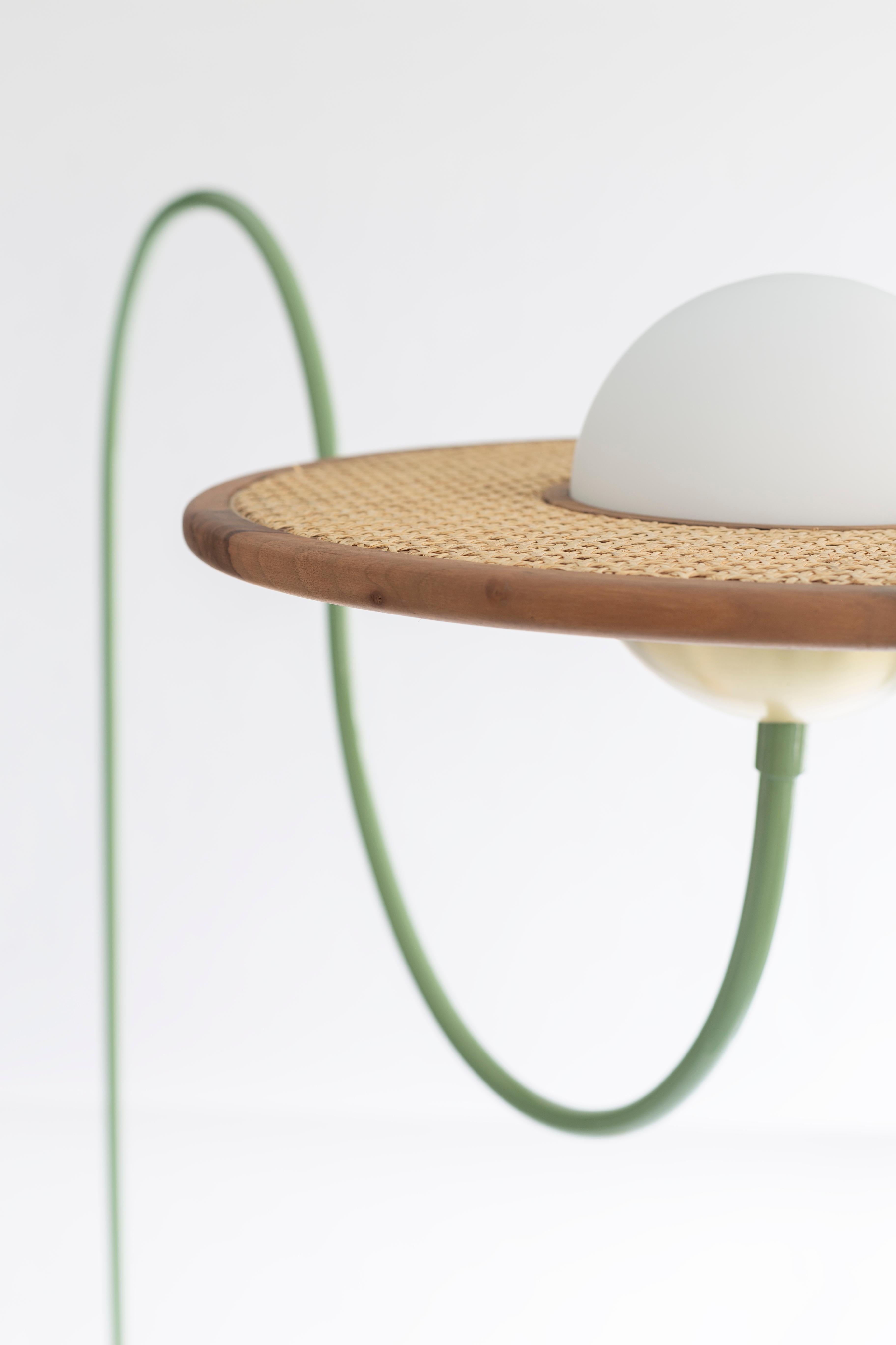 Lámpara de pie Cassini Rosa de Merve Kahraman, metal verde menta y mármol rosa rosado Metal en venta