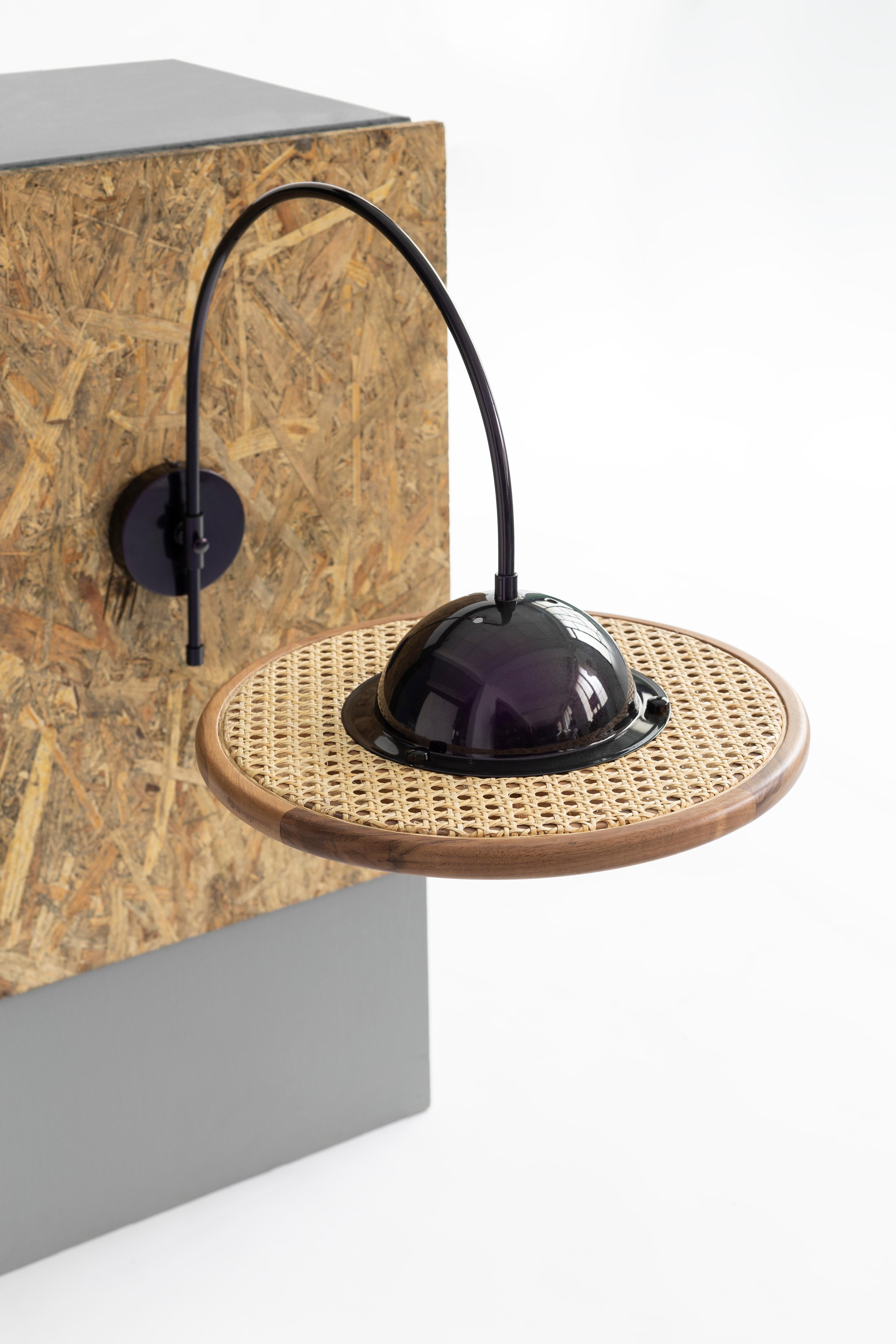 Lámpara Cassini de Merve Kahraman, metal iridiscente, ratán y cristal opaco en venta 4