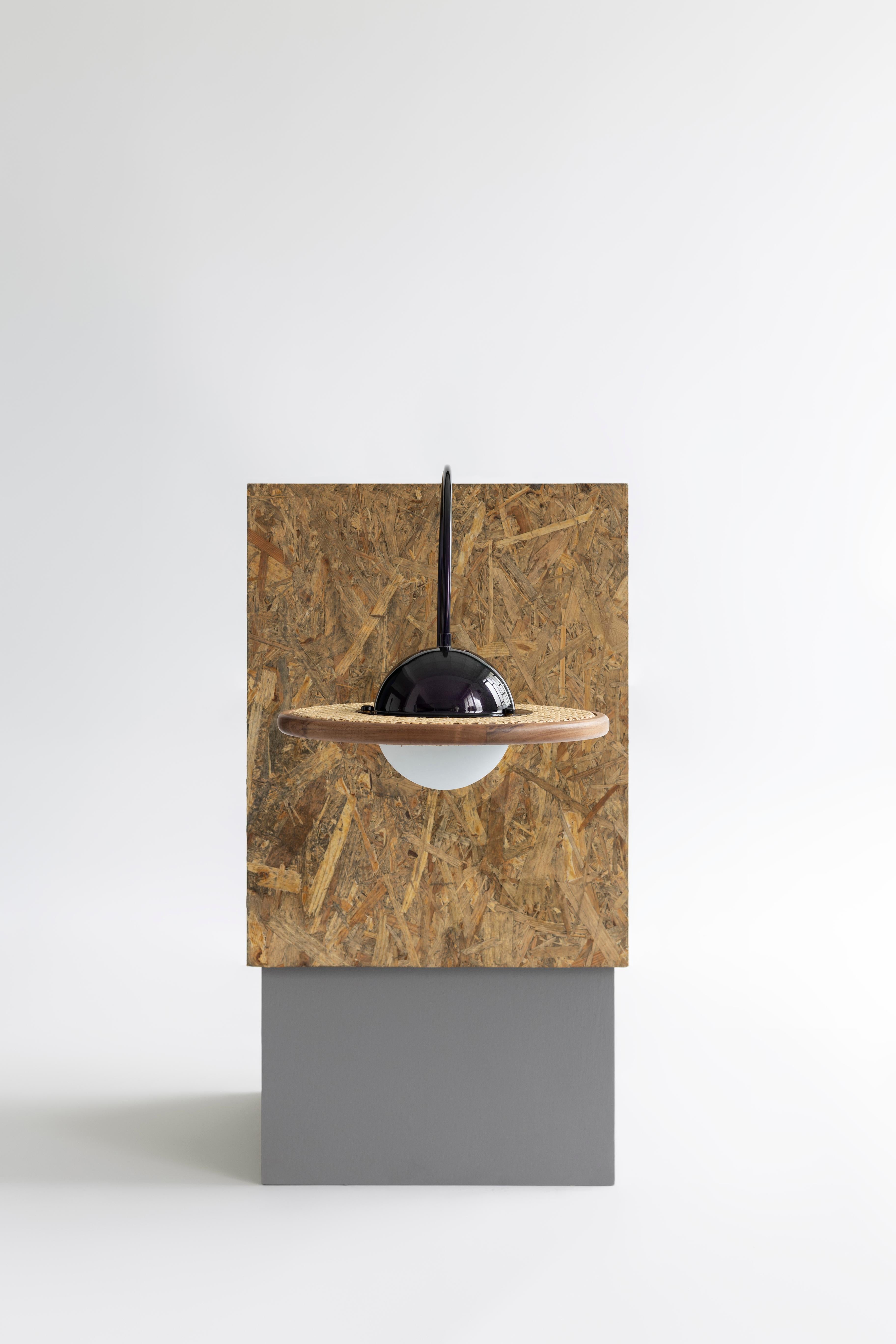 Lámpara Cassini de Merve Kahraman

Metal con acabado iridiscente, ratán y cristal opaco.

15,7