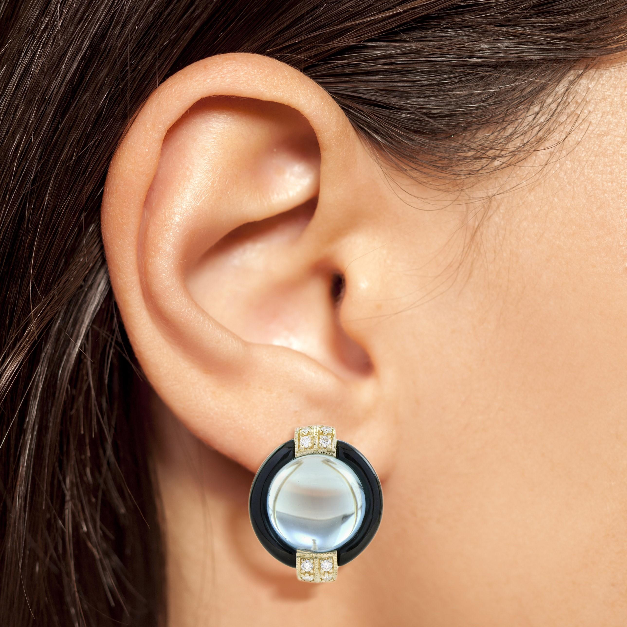 With radiant sparkle and bold contrast, these 14k yellow gold stud earrings are irresistible. Each features a cabochon blue topaz, edged in outer frame of black onyx.  

Information
Style: Art Deco
Metal: 14K Yellow Gold
Width: 19 mm.
Length: 16