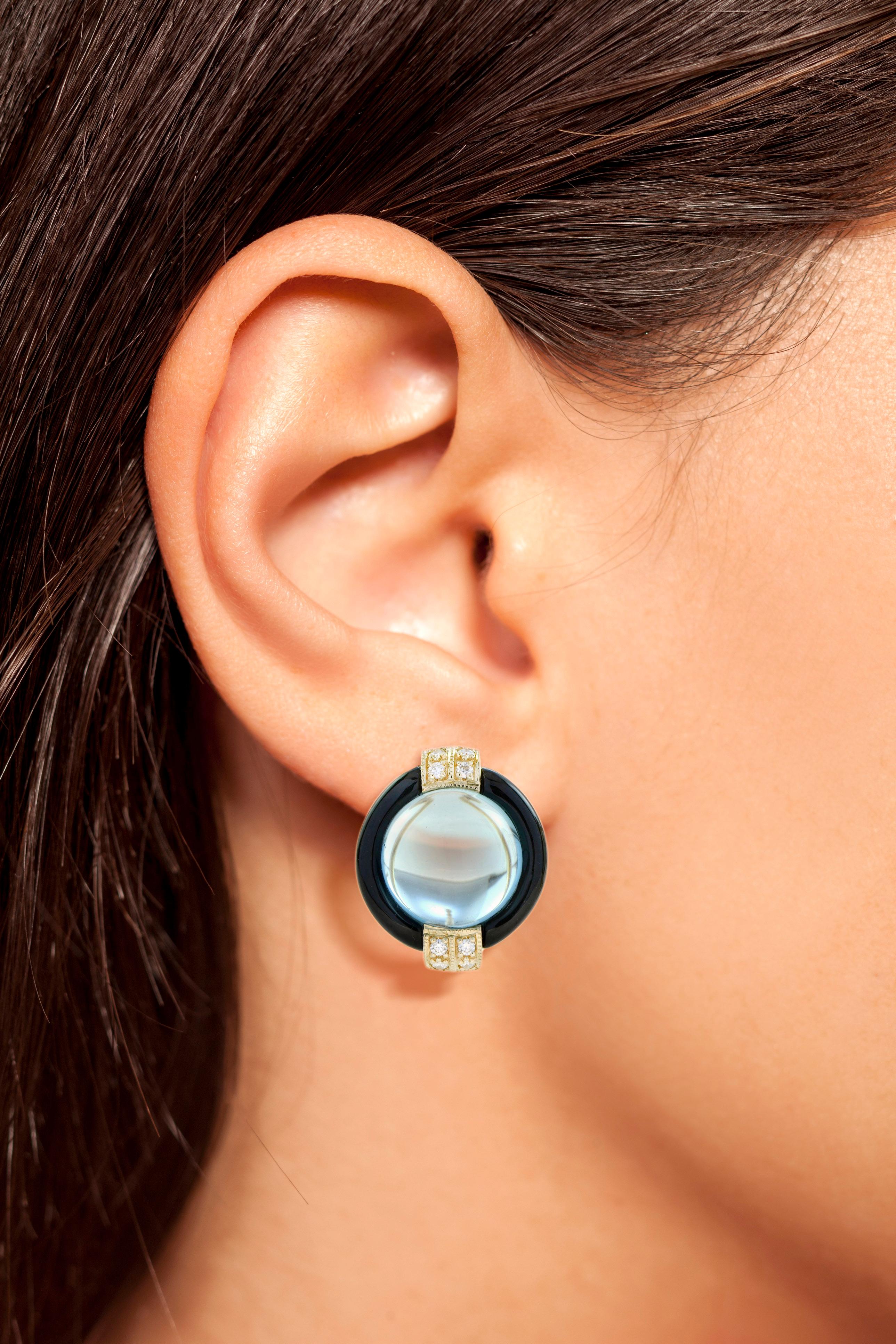 Cassiopeia Art Deco Style Cabochon Blue Topaz and Onyx Earring in 14K Gold In New Condition For Sale In Bangkok, TH