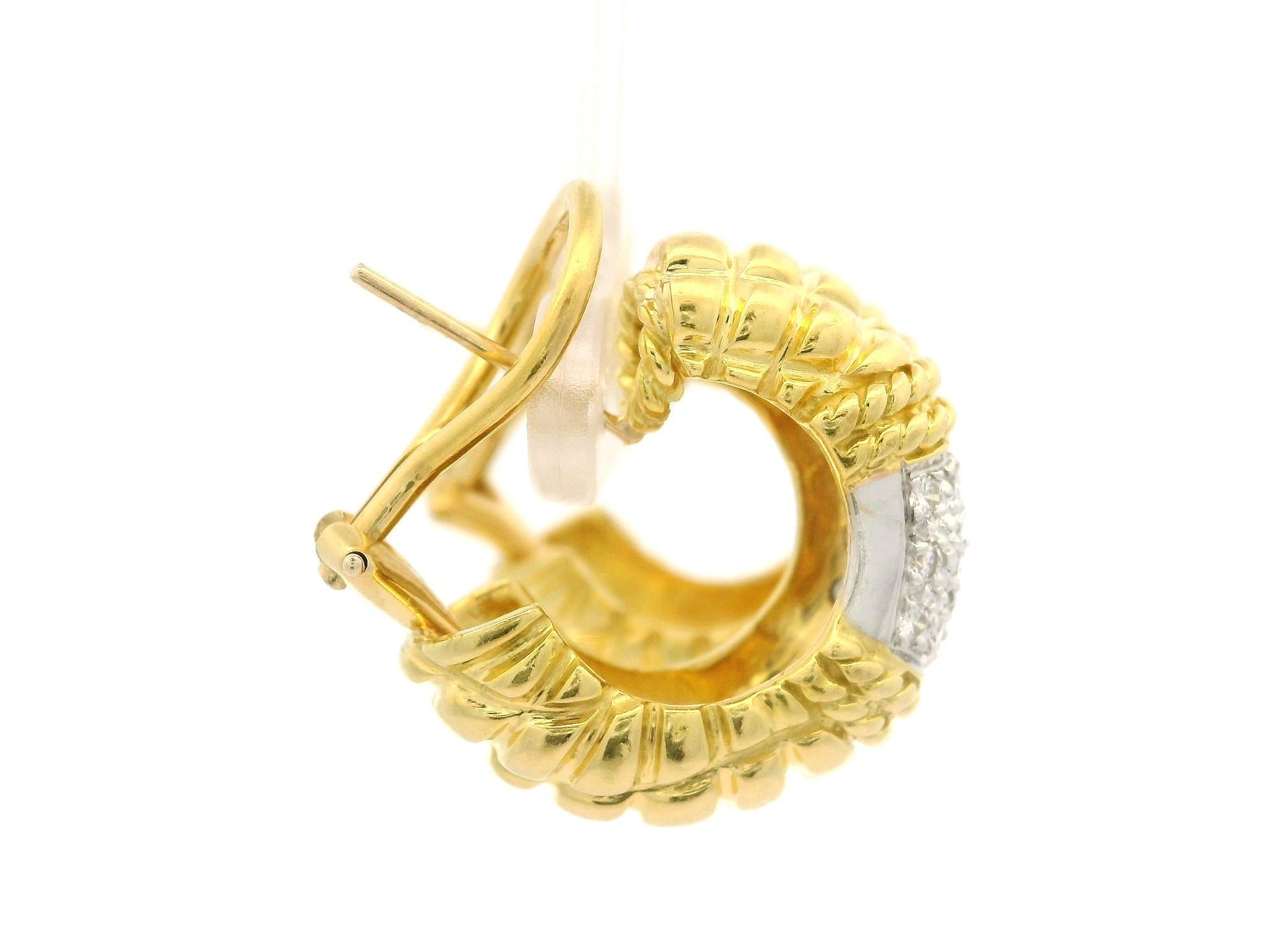 Pendientes de aro Cassis de oro macizo de 18 quilates con diamantes pavé de 0,32 ctw y textura elegante en venta 5