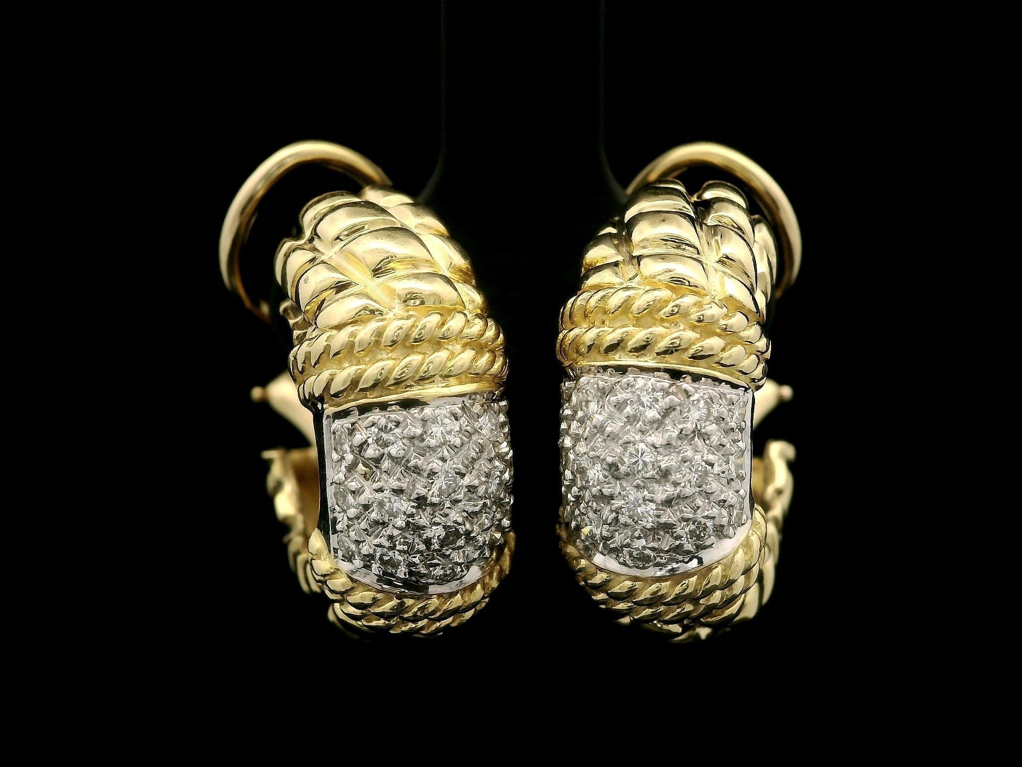 Pendientes de aro Cassis de oro macizo de 18 quilates con diamantes pavé de 0,32 ctw y textura elegante en venta 2