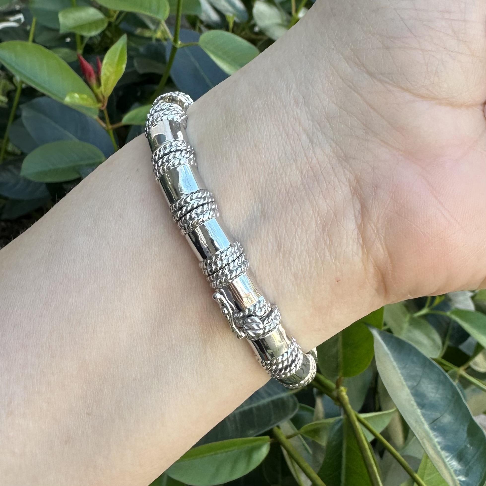 Cassis Bracelet en or blanc 18k avec diamants et fils torsadés polis en vente 6