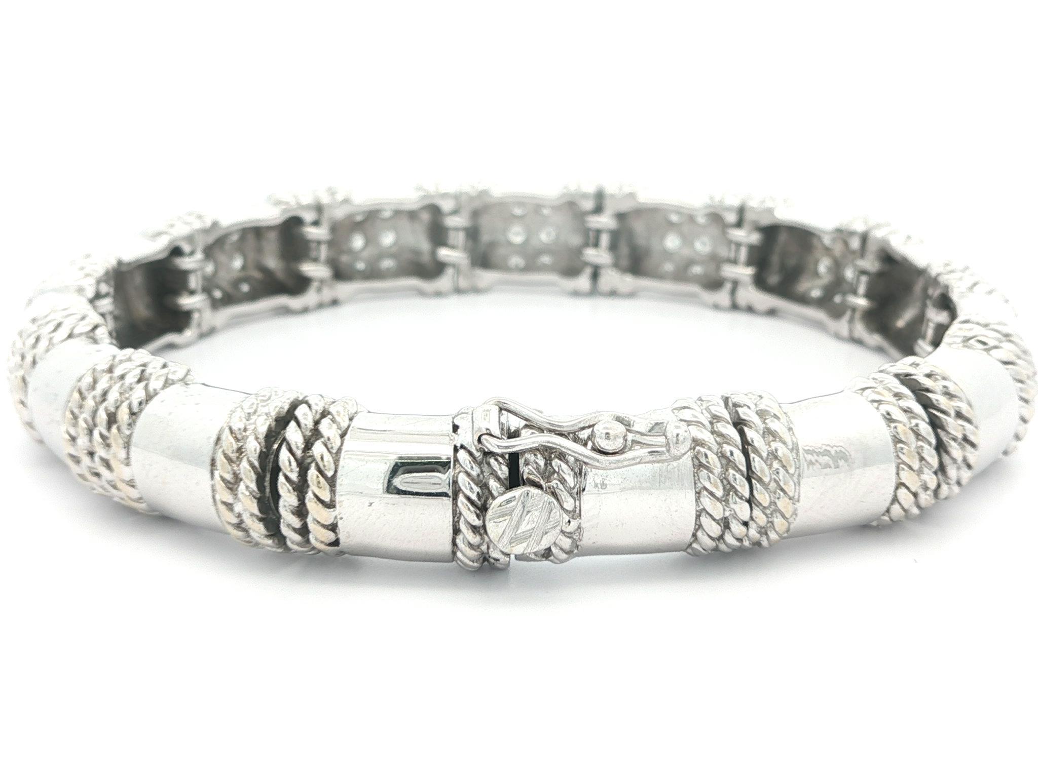 Taille brillant Cassis Bracelet en or blanc 18k avec diamants et fils torsadés polis en vente