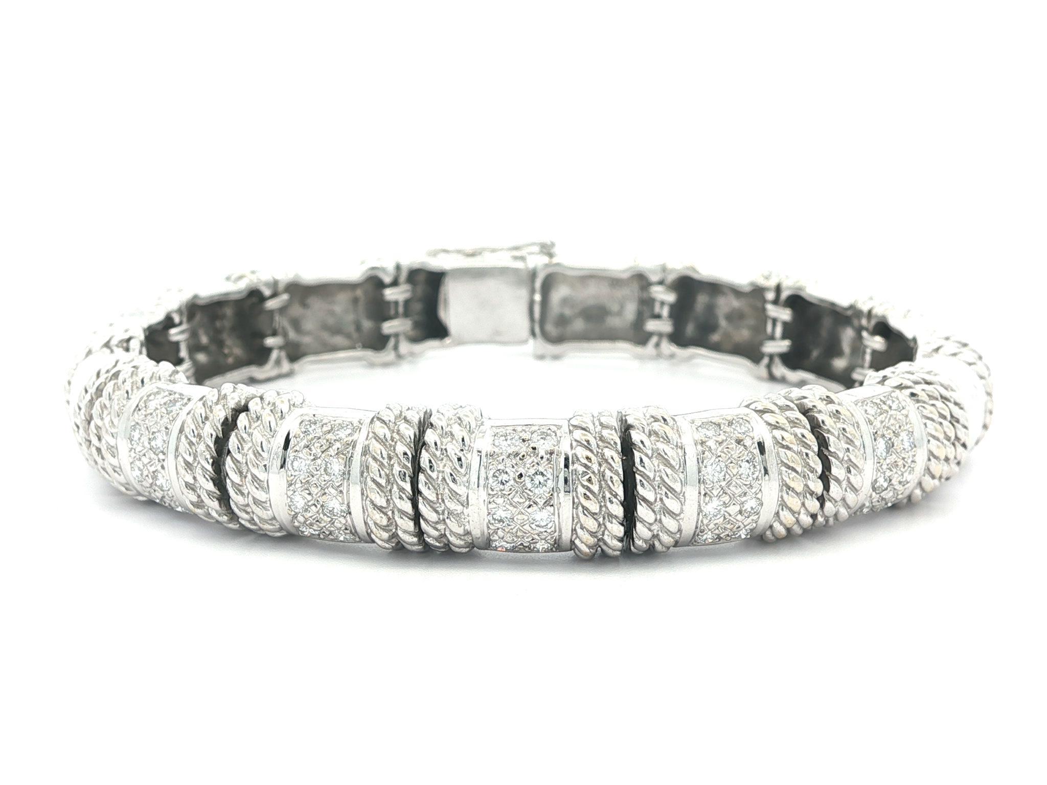 Cassis Bracelet en or blanc 18k avec diamants et fils torsadés polis en vente