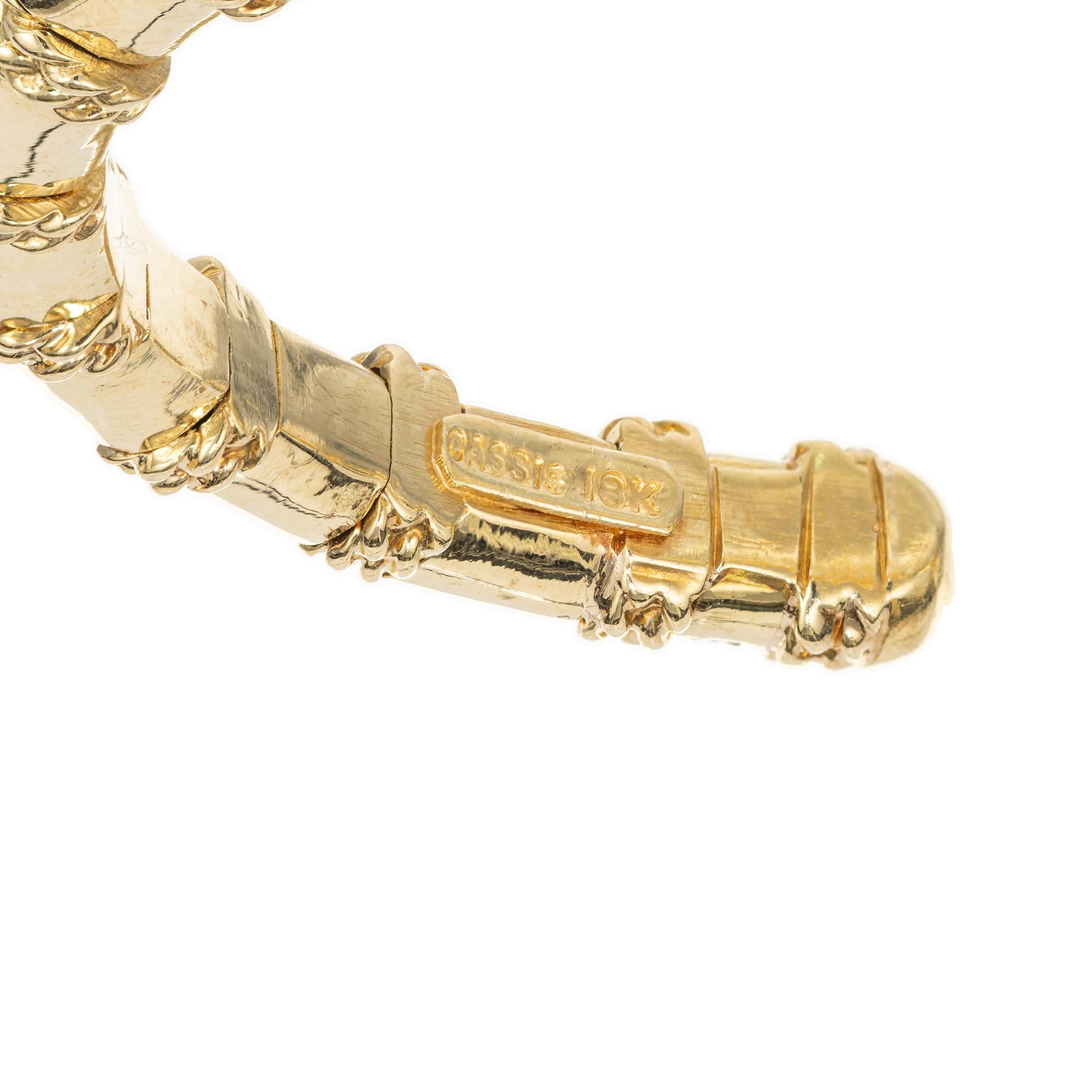 Cassis .55 Carat Diamond Yellow Gold Heart Bangle Bracelet en vente 2