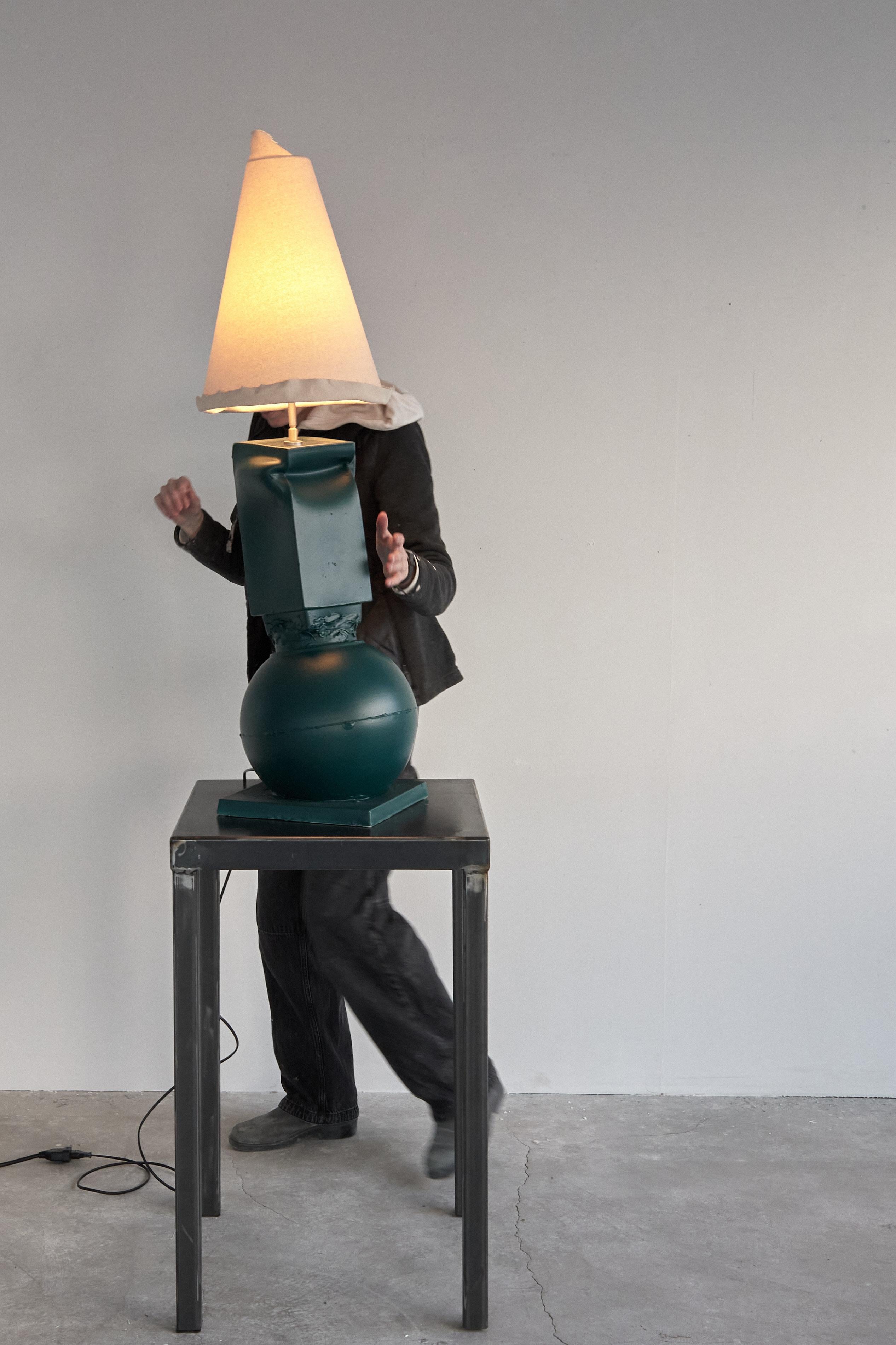 Grande lampada da tavolo in ceramica di colore verde scuro. Prodotto in Italia. in vendita 5